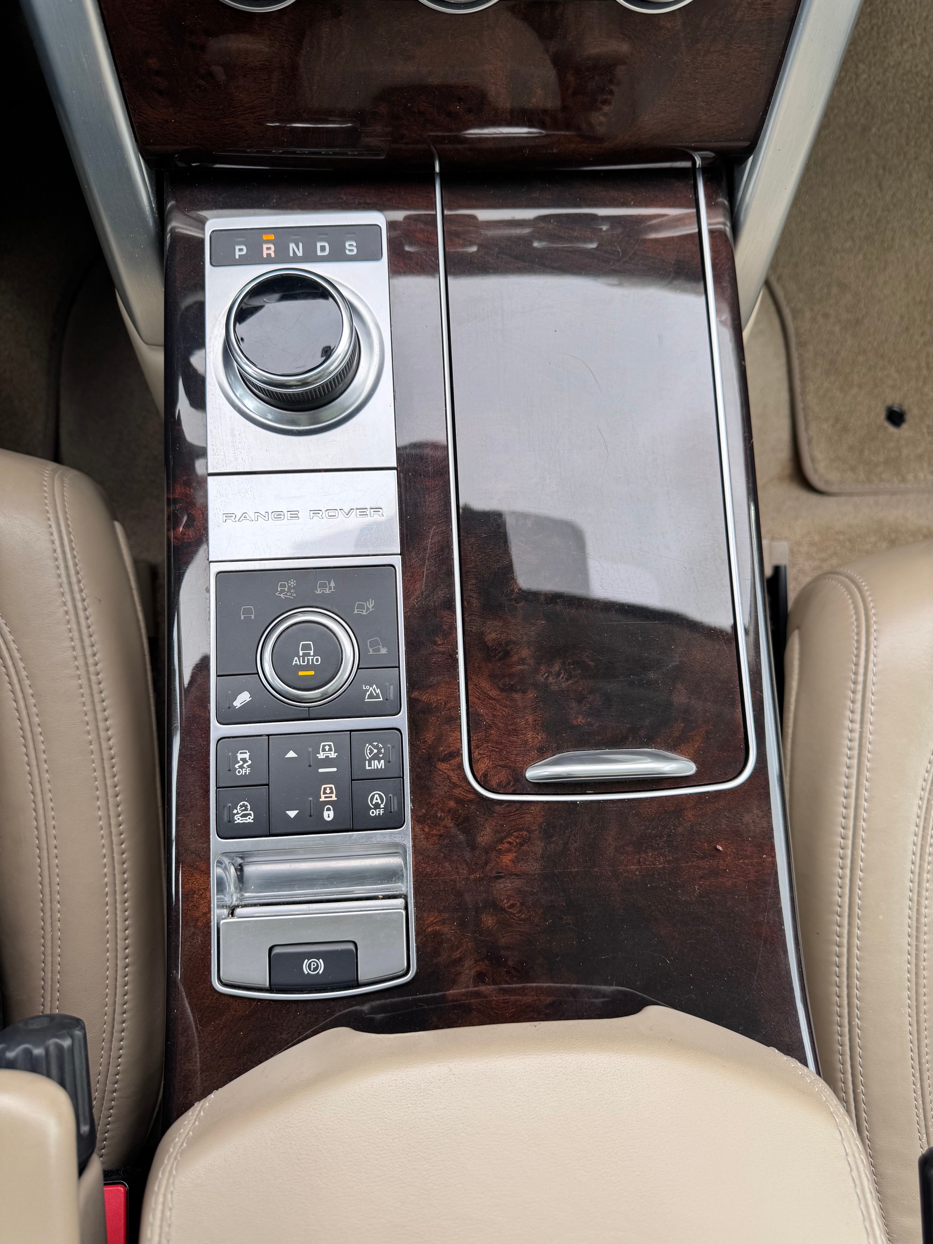 LAND ROVER Range Rover LWB 4.4 SDV8 Vogue Automatic-image-21