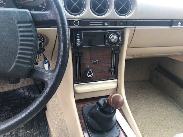 MERCEDES-BENZ SLC 350-image-12