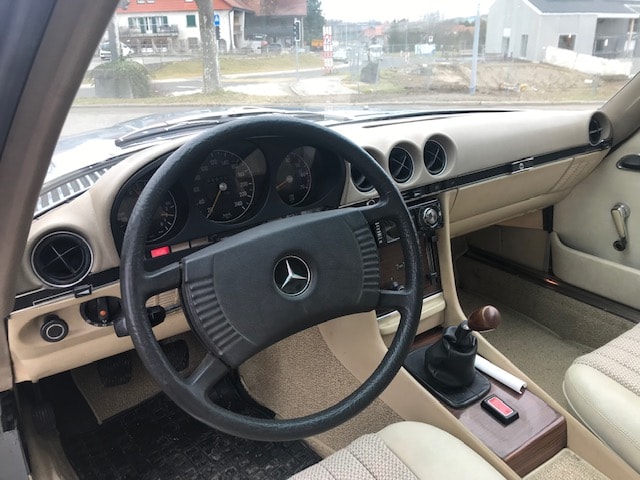 MERCEDES-BENZ SLC 350-image-11