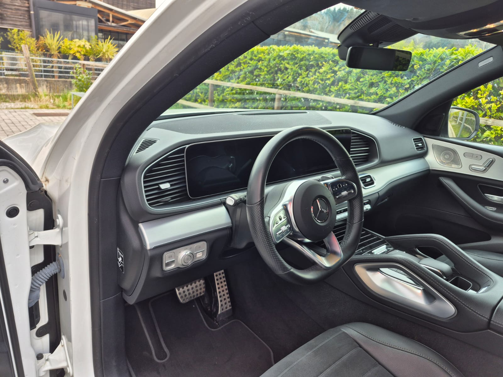 MERCEDES-BENZ GLE 300 d 4Matic AMG Line 9G-Tronic-image-3