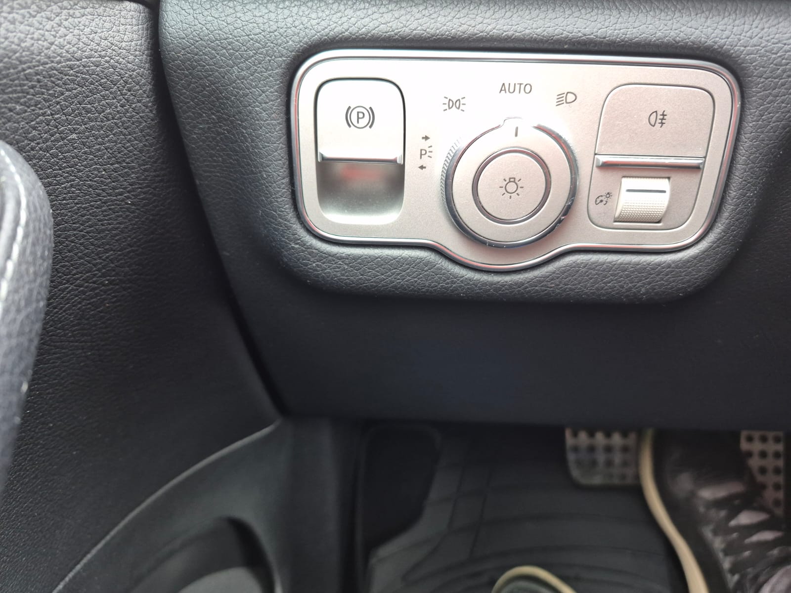 MERCEDES-BENZ GLE 300 d 4Matic AMG Line 9G-Tronic-image-11