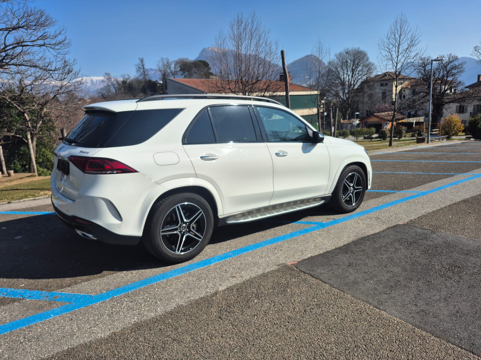 MERCEDES-BENZ GLE 300 d 4Matic AMG Line 9G-Tronic-image-1