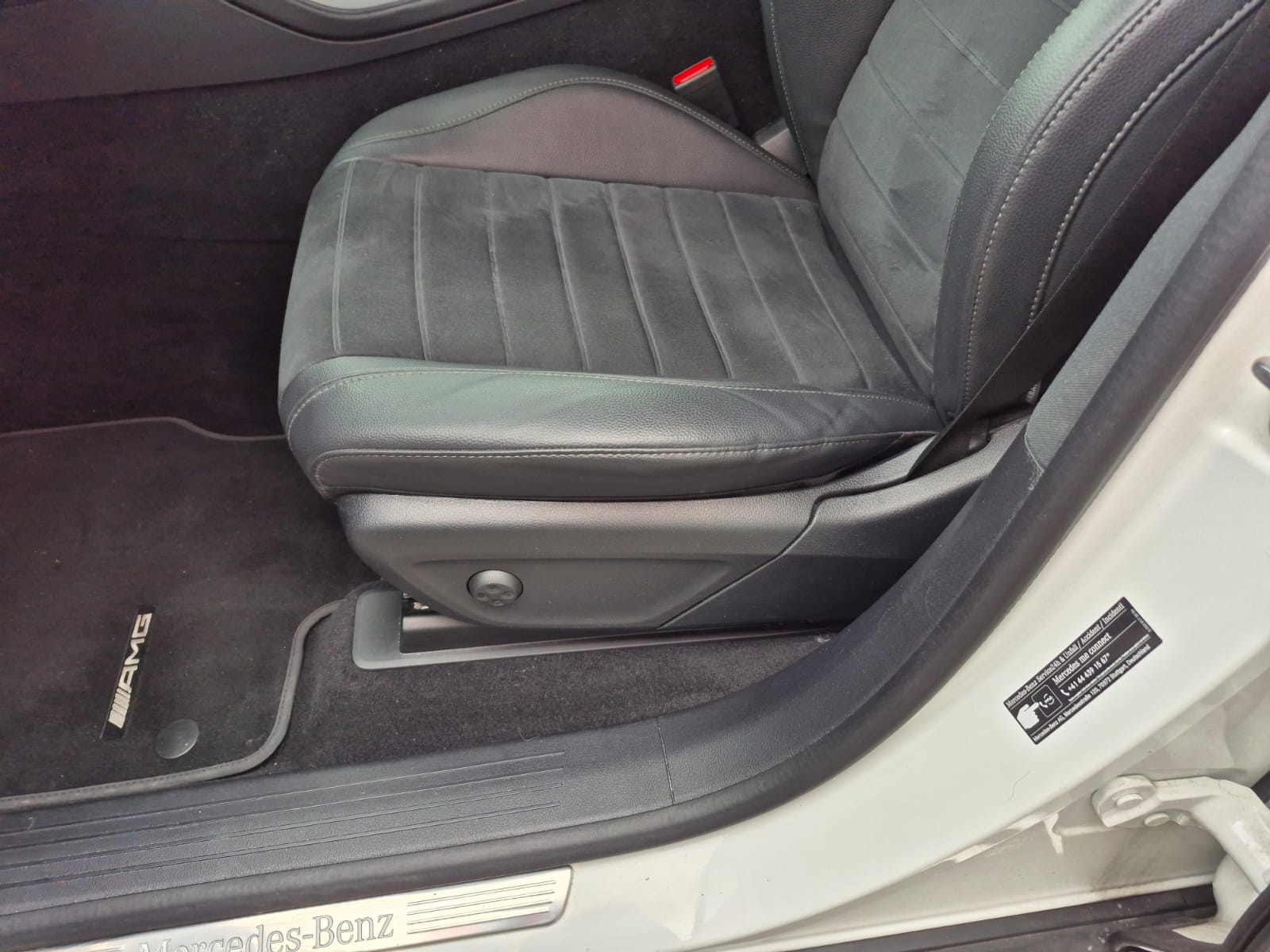 MERCEDES-BENZ GLE 300 d 4Matic AMG Line 9G-Tronic-image-12