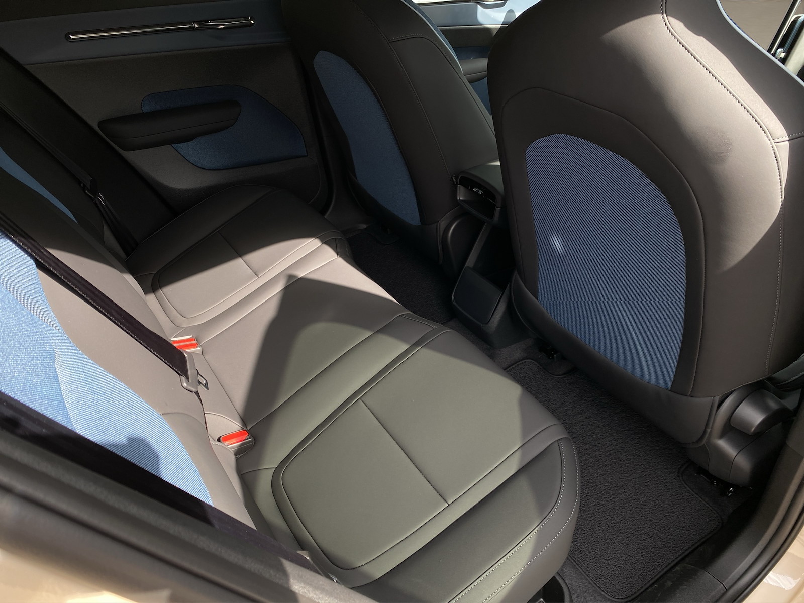 VOLVO EX 30 E60 Core XCITE-image-11