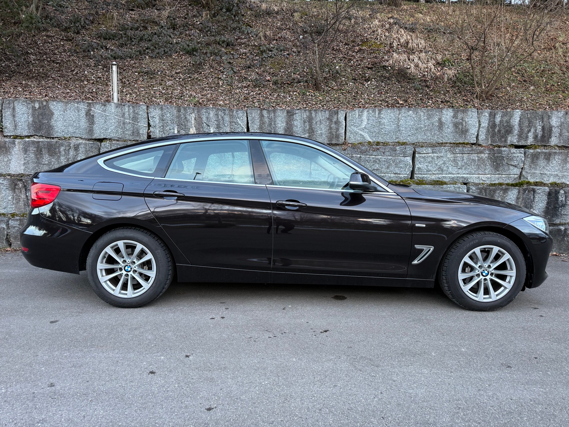 BMW 320d GT xDrive Luxury Line Steptronic-image-11