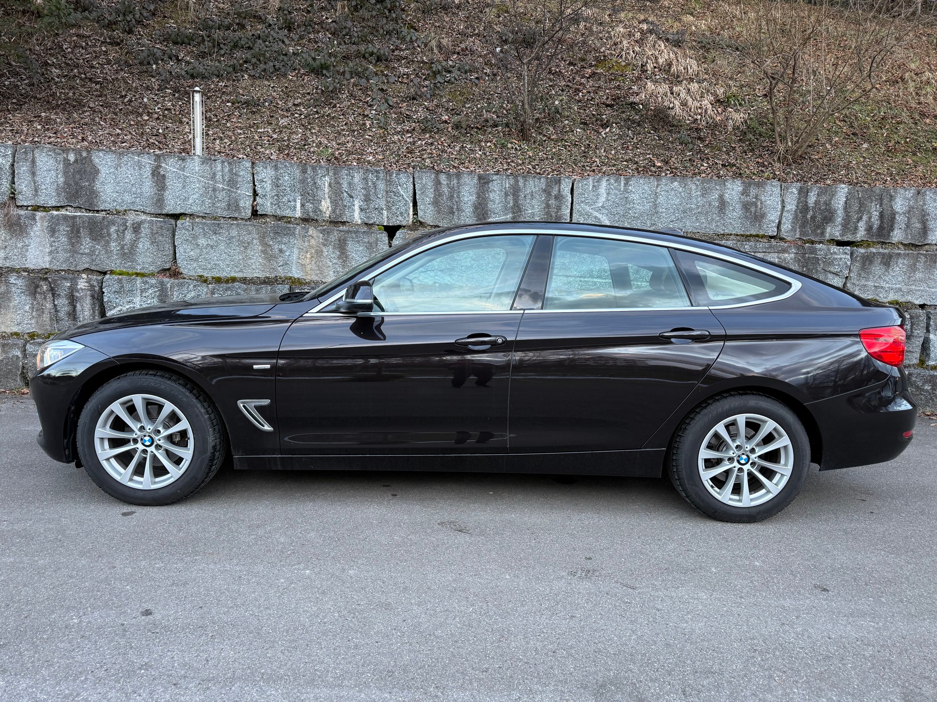 BMW 320d GT xDrive Luxury Line Steptronic-image-12
