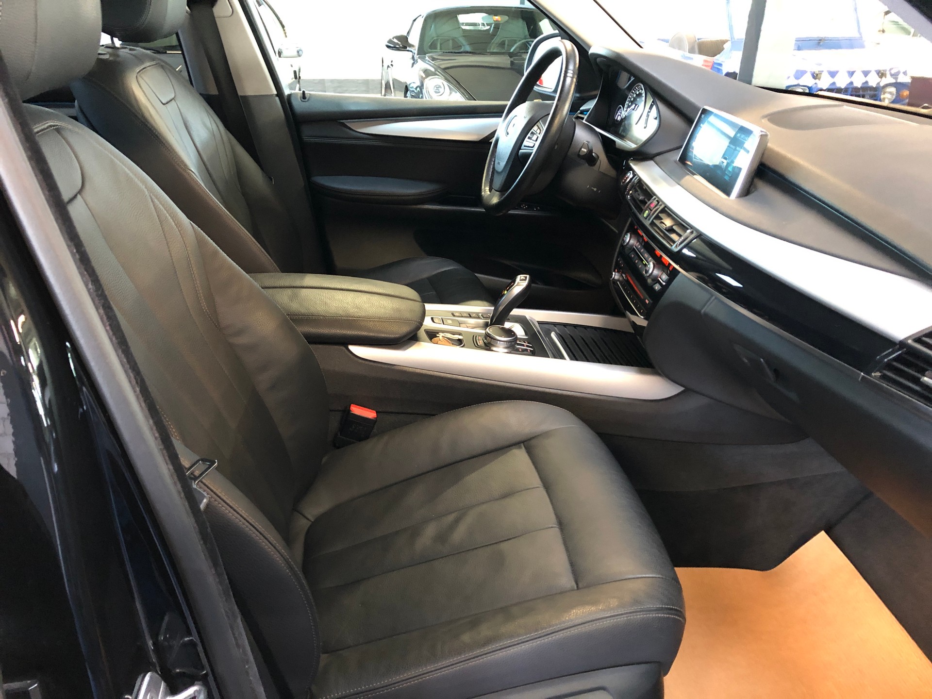 BMW X5 xDrive 25d Steptronic-image-12