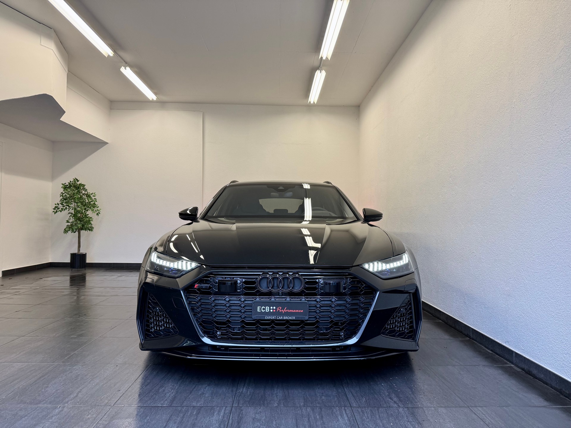 AUDI RS6 Avant-showroom-element-3