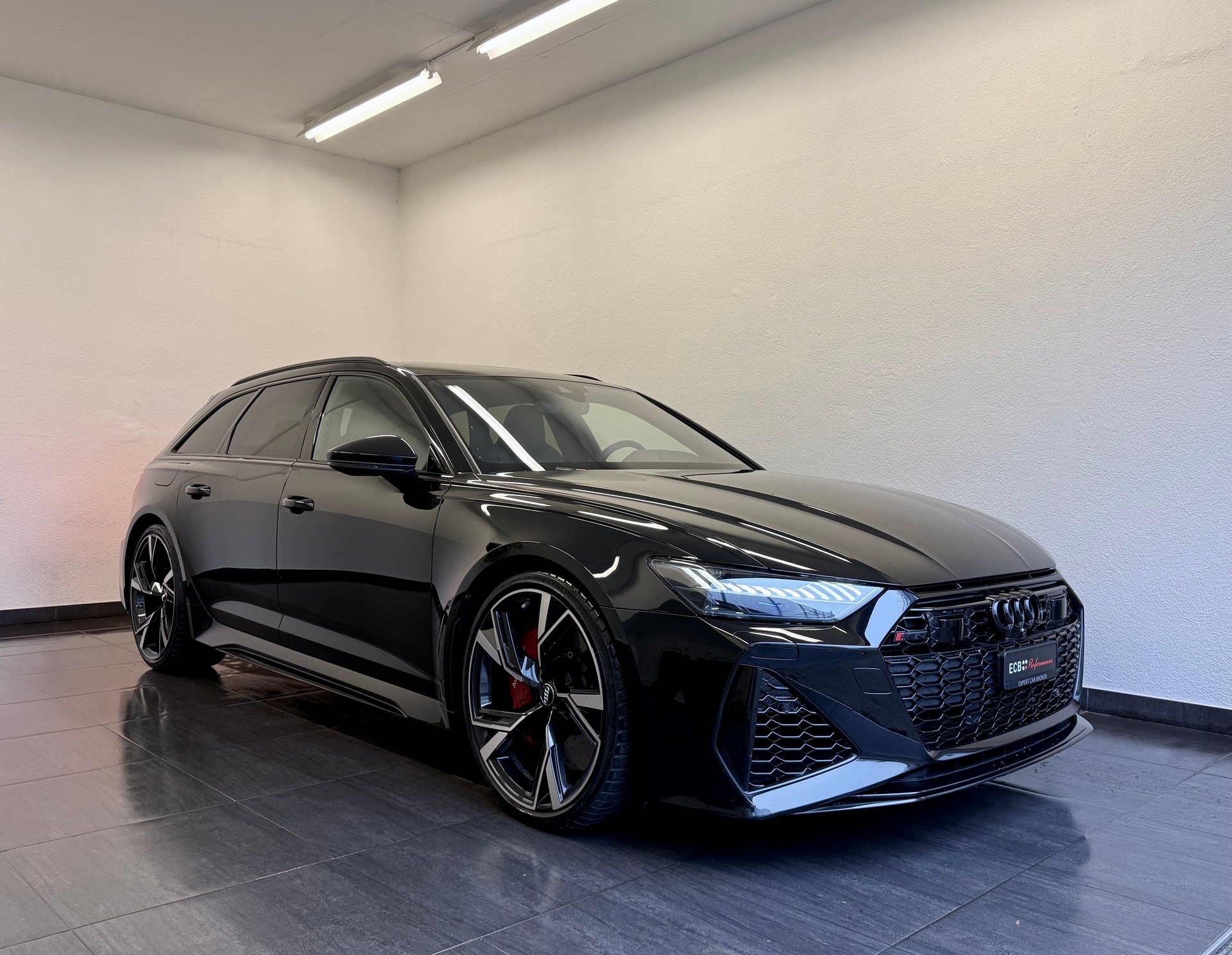 AUDI RS6 Avant-showroom-element-1