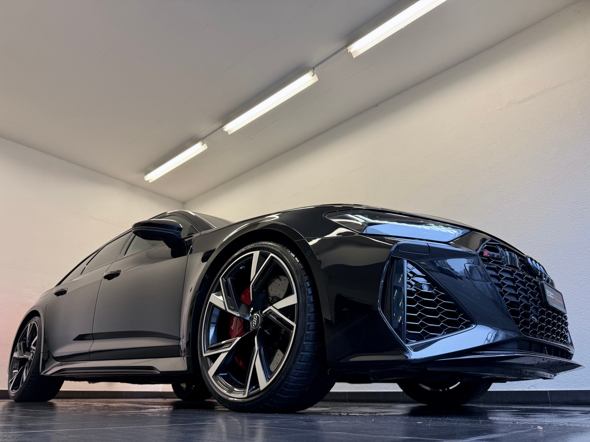 AUDI RS6 Avant-showroom-element-2