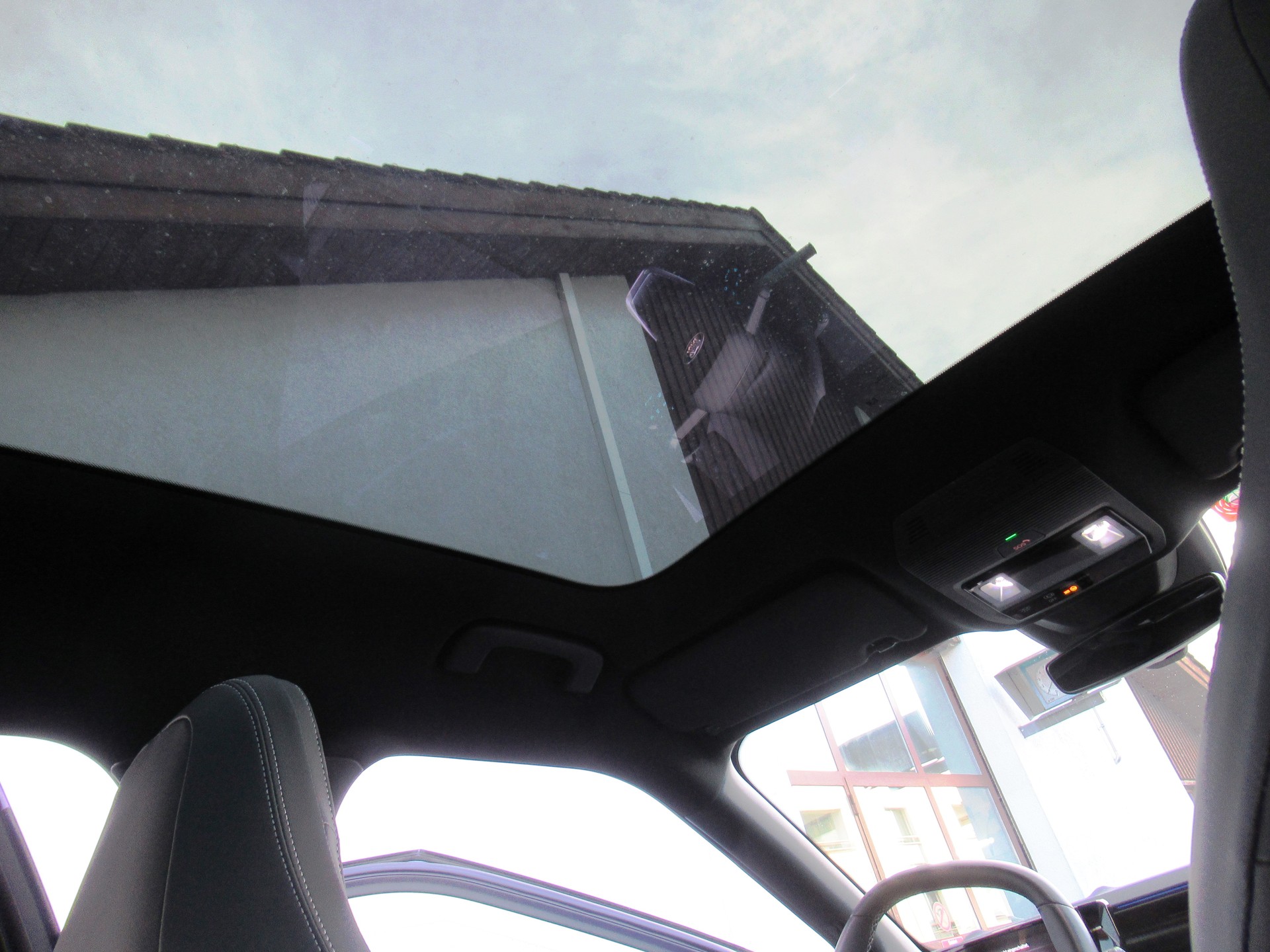 FORD Explorer Elektro 79kWh Dual Extended Range Premium AWD-image-9