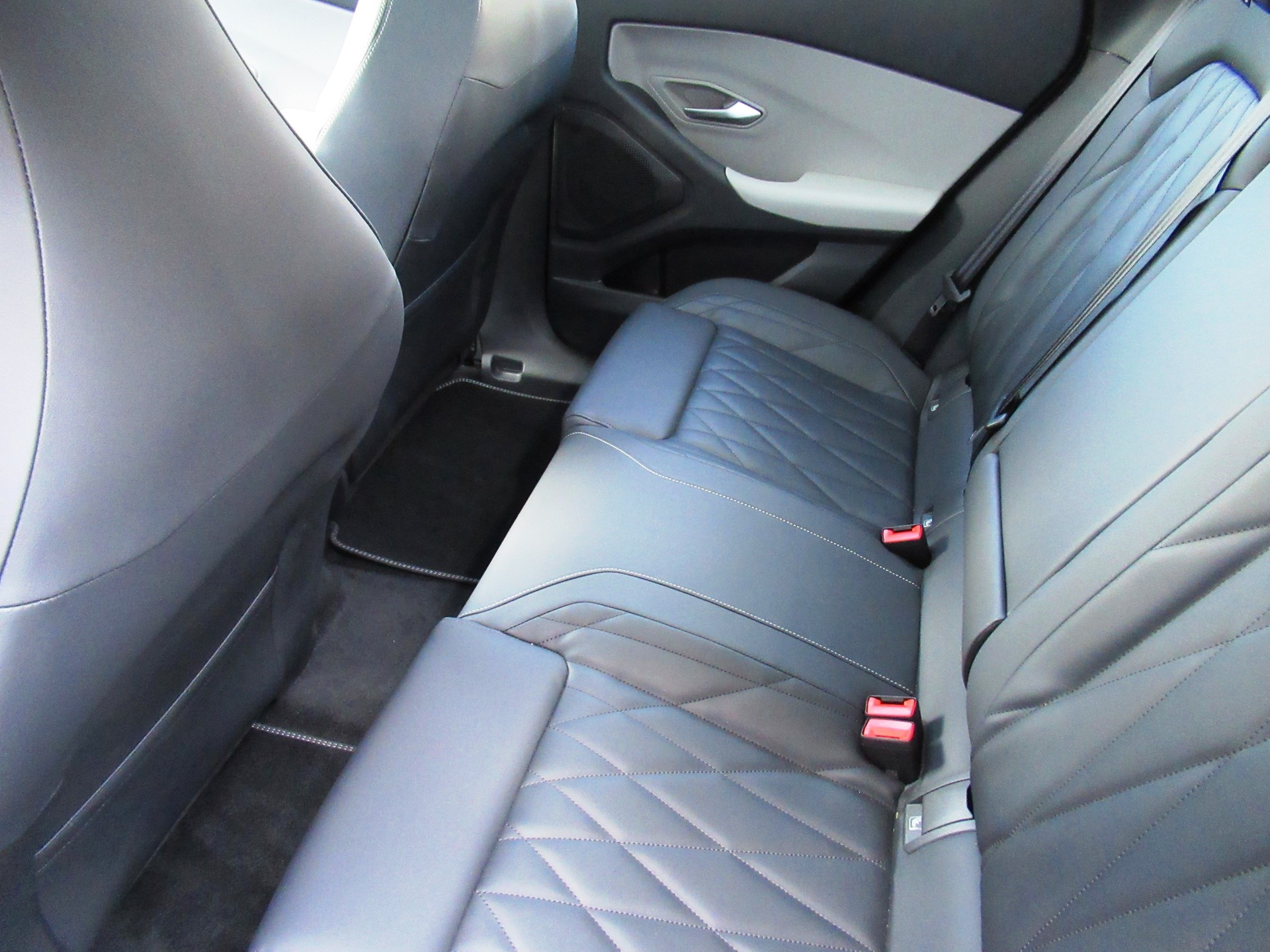 FORD Explorer Elektro 79kWh Dual Extended Range Premium AWD-image-6