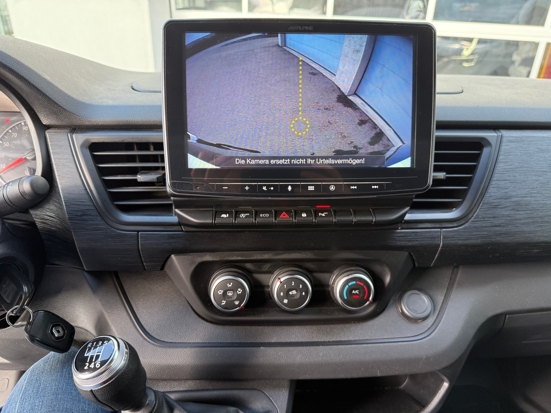 RENAULT Trafic 2.0 Blue dCi 150 Advance 3.5t L2H2 EN mit Anhängerkupplung-image-16