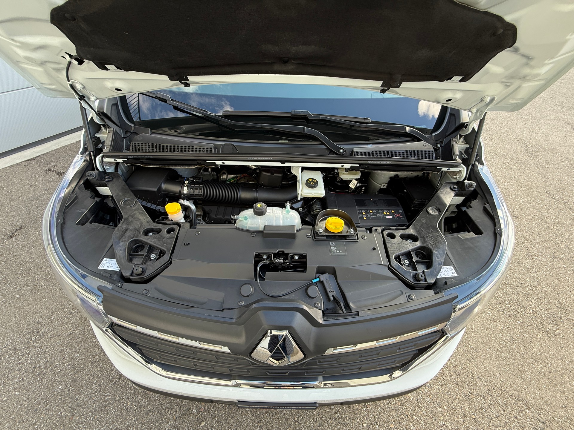 RENAULT Trafic 2.0 Blue dCi 150 Advance 3.5t L2H2 EN mit Anhängerkupplung-image-22