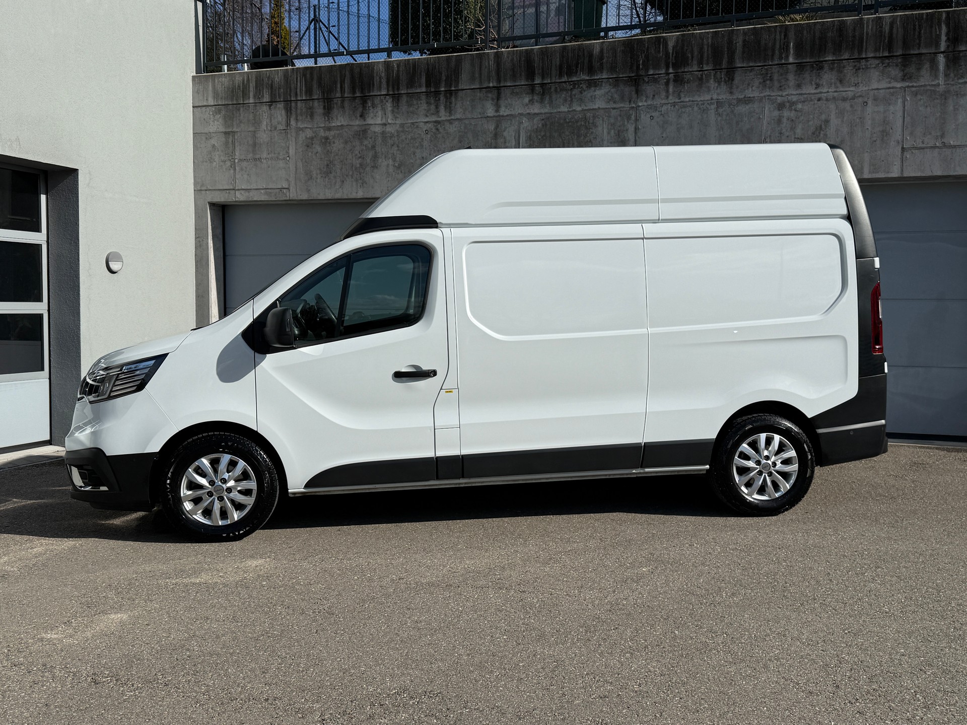 RENAULT Trafic 2.0 Blue dCi 150 Advance 3.5t L2H2 EN mit Anhängerkupplung-showroom-element-1