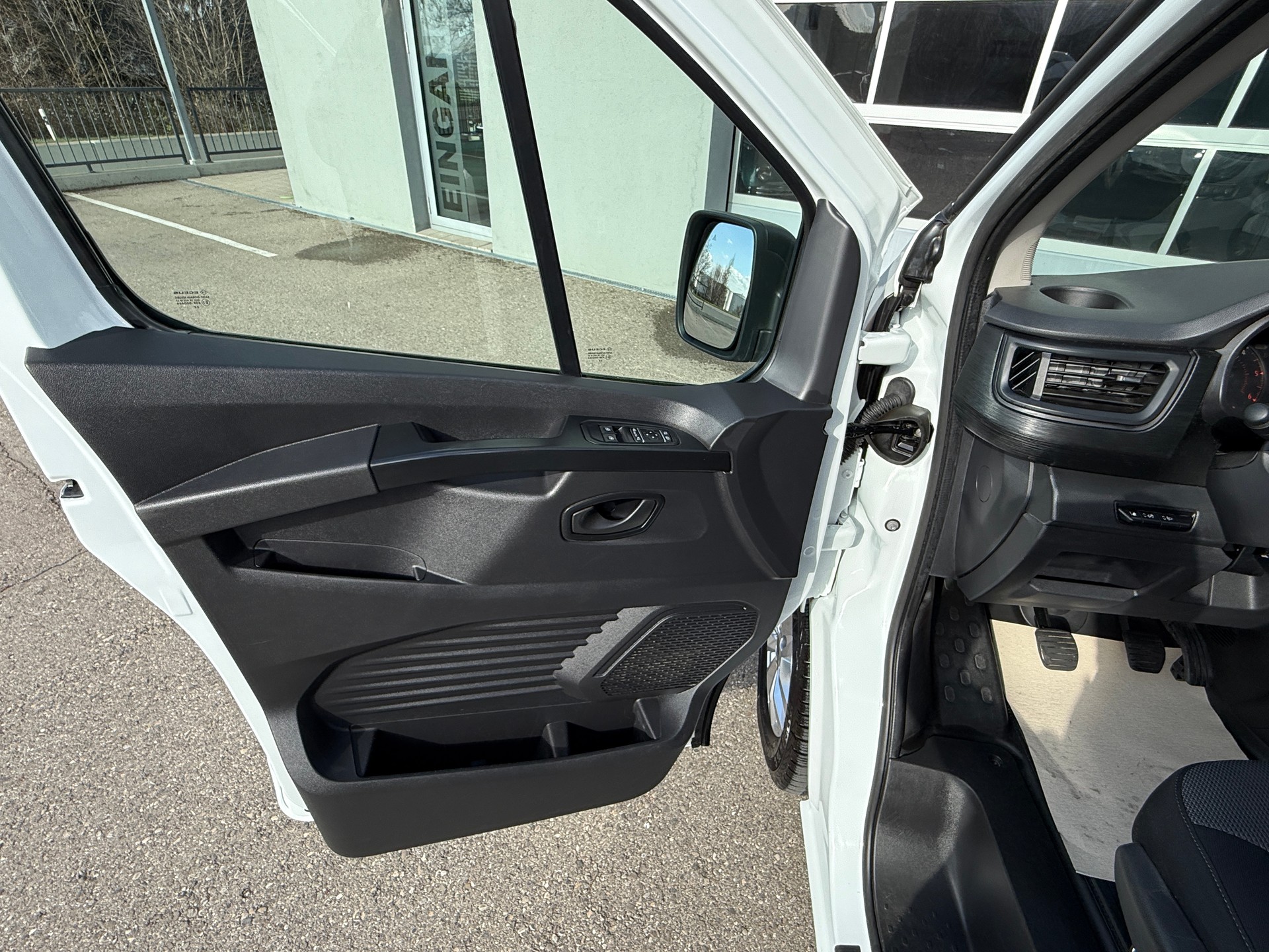 RENAULT Trafic 2.0 Blue dCi 150 Advance 3.5t L2H2 EN mit Anhängerkupplung-image-13