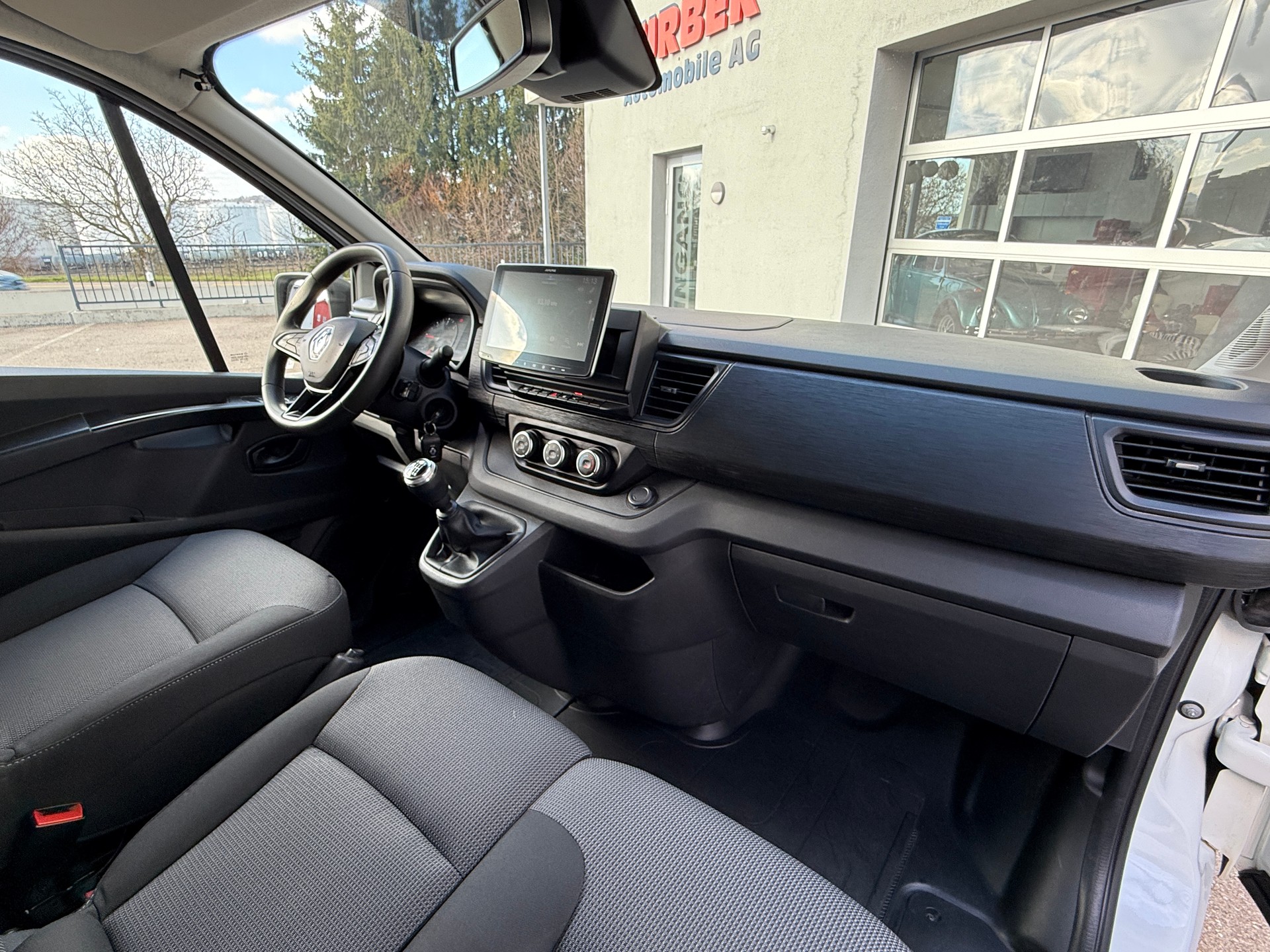 RENAULT Trafic 2.0 Blue dCi 150 Advance 3.5t L2H2 EN mit Anhängerkupplung-image-14