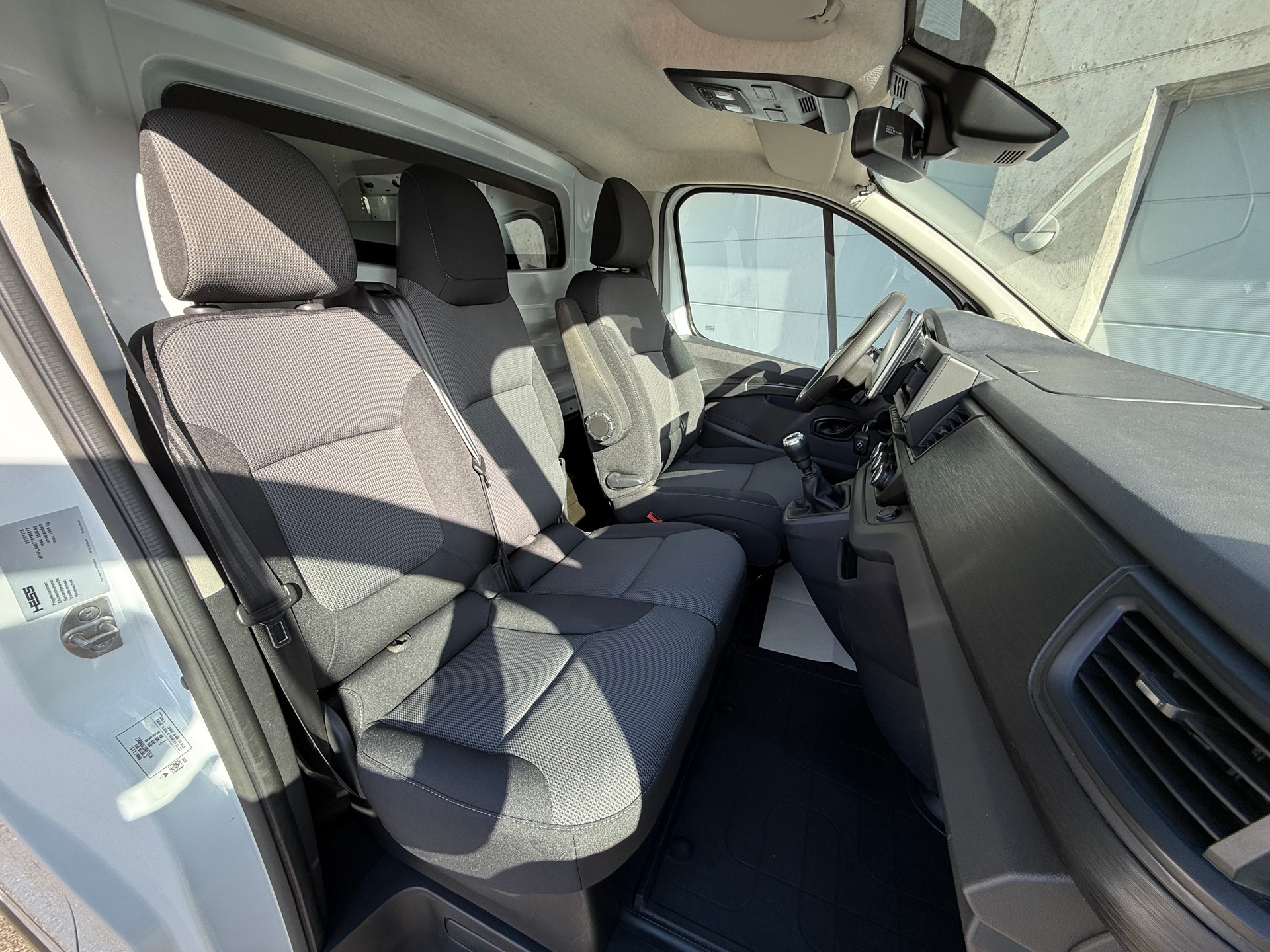 RENAULT Trafic 2.0 Blue dCi 150 Advance 3.5t L2H2 EN mit Anhängerkupplung-image-20