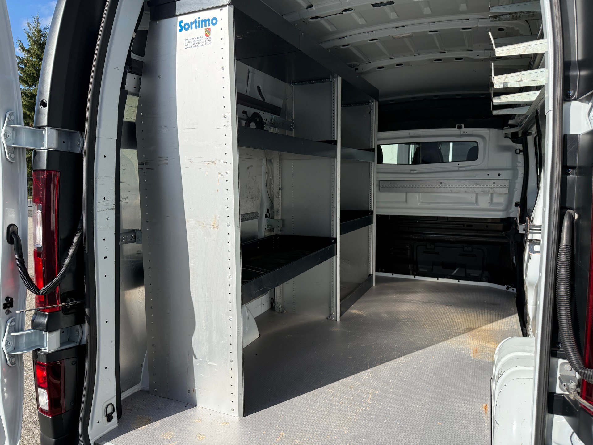 RENAULT Trafic 2.0 Blue dCi 150 Advance 3.5t L2H2 EN mit Anhängerkupplung-image-4