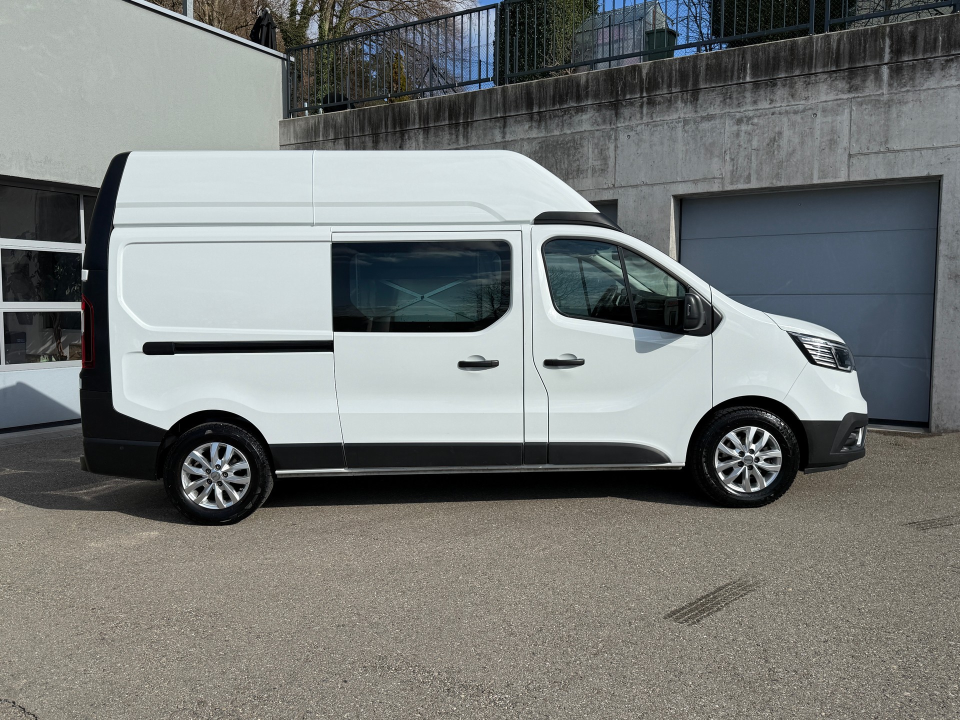 RENAULT Trafic 2.0 Blue dCi 150 Advance 3.5t L2H2 EN mit Anhängerkupplung-image-24