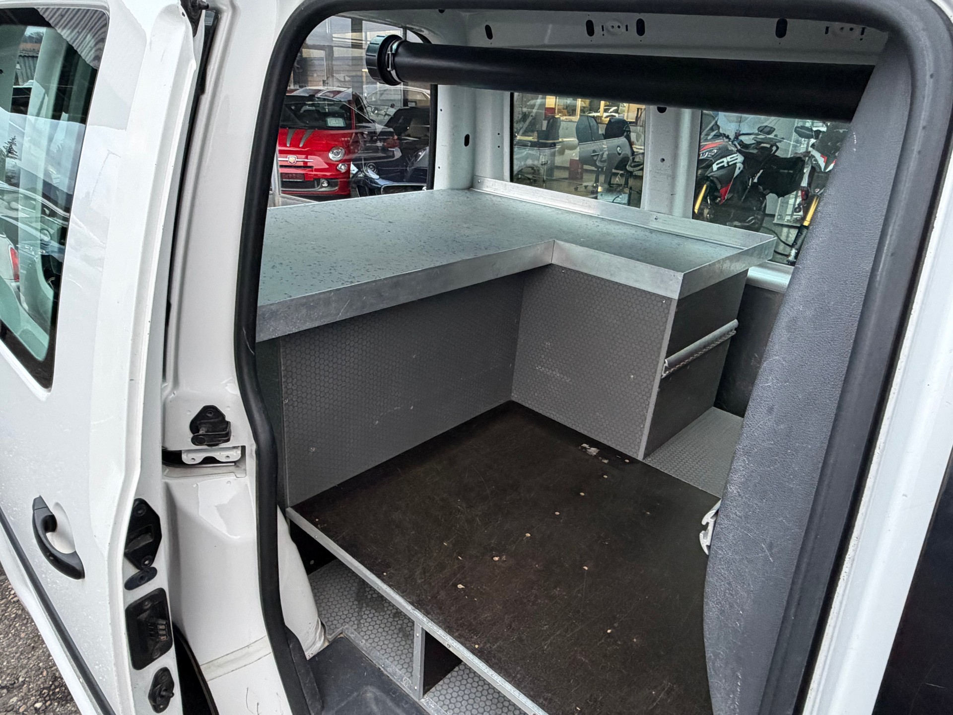 VW Caddy 2.0 TDI 4Motion-image-9