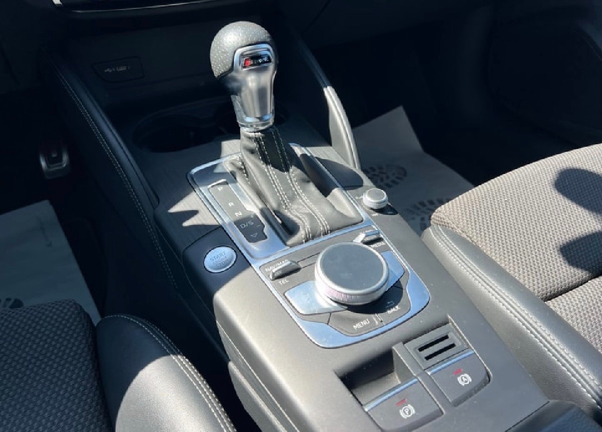 AUDI A3 Sportback 30 TDI S-line Sport-image-12
