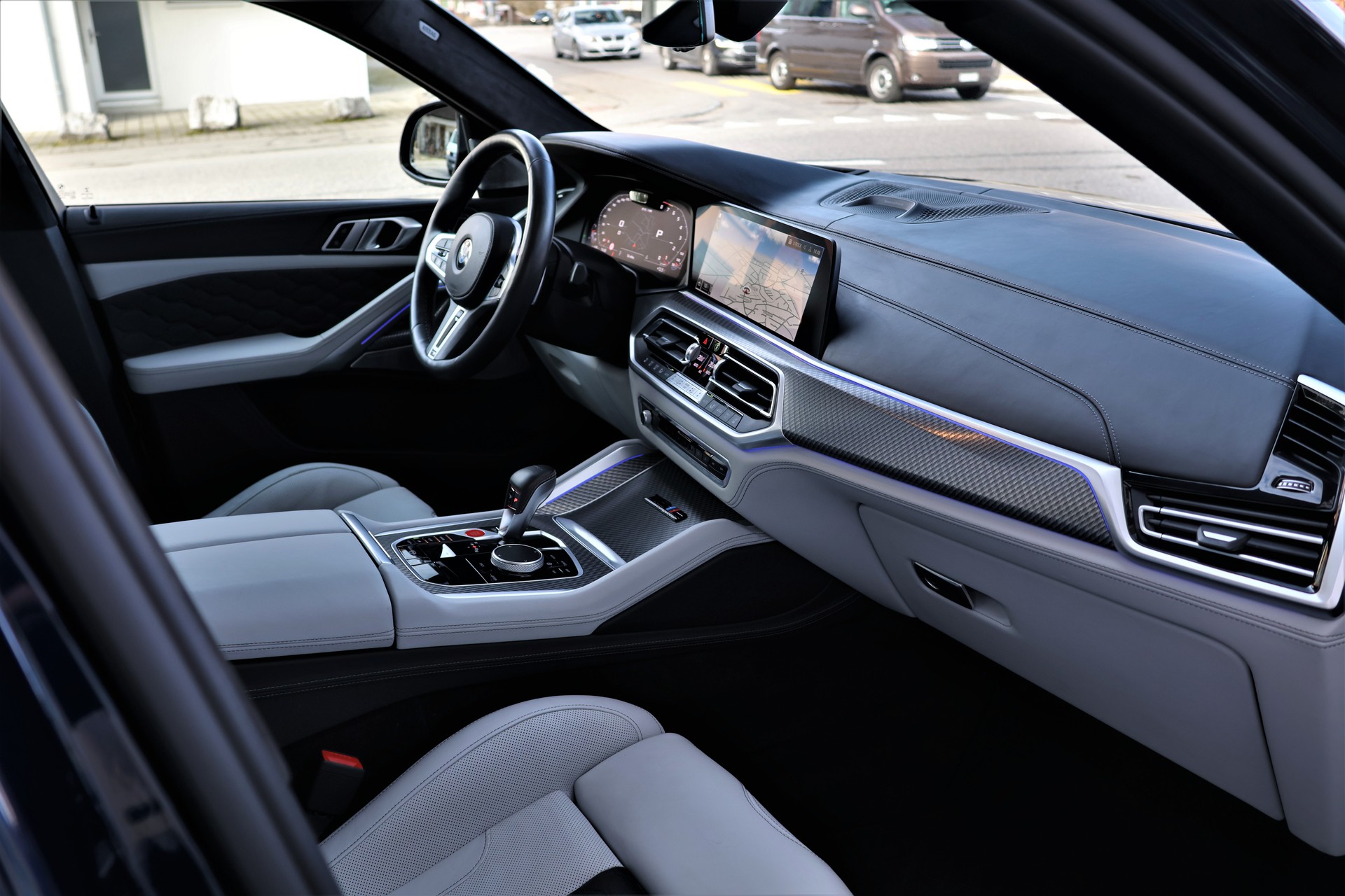 BMW X6M Steptronic M Competition (CH) "Tansanitblau"-image-21