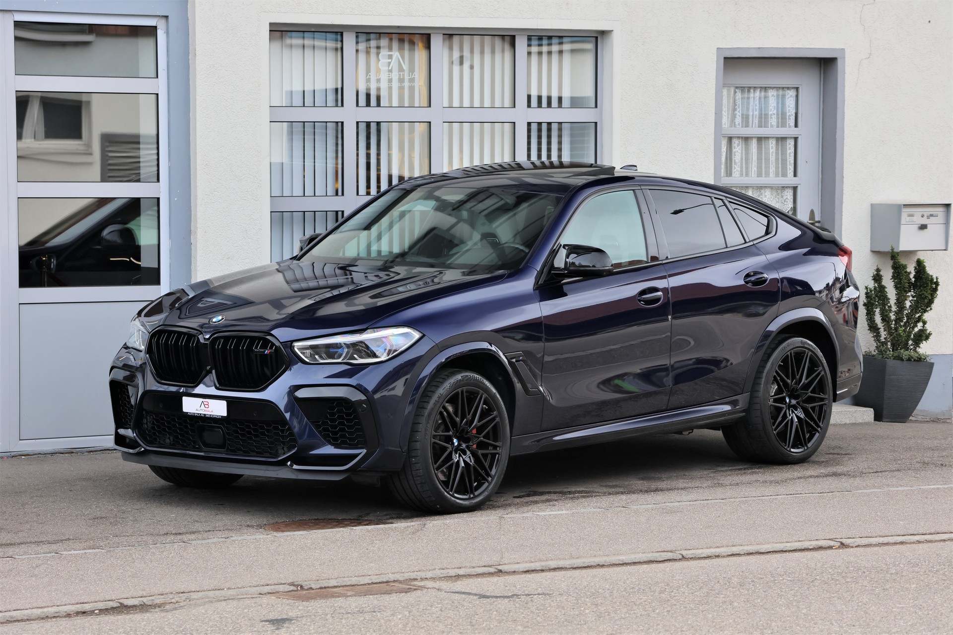 BMW X6M Steptronic M Competition (CH) "Tansanitblau"-image-8