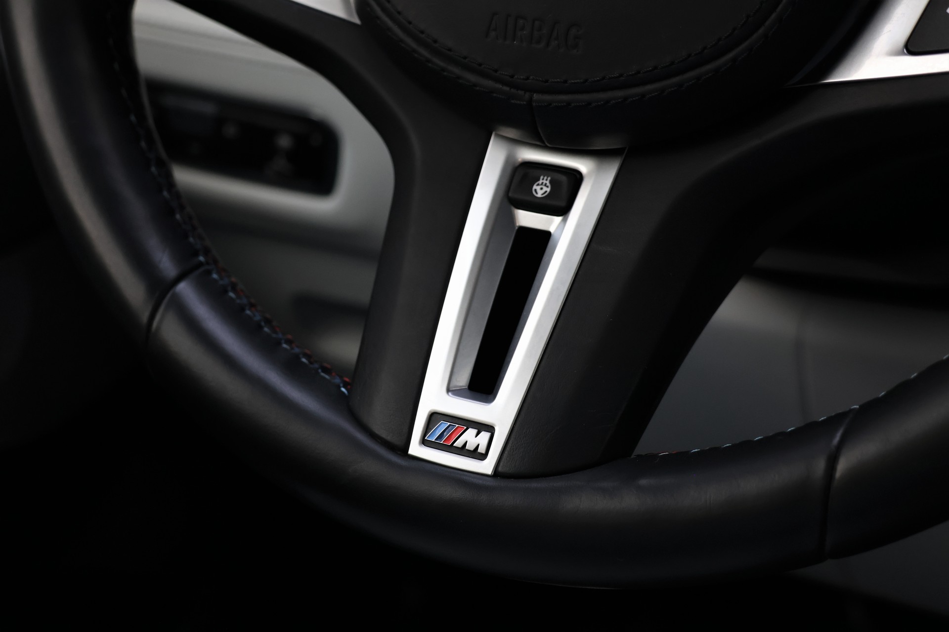 BMW X6M Steptronic M Competition (CH) "Tansanitblau"-image-19
