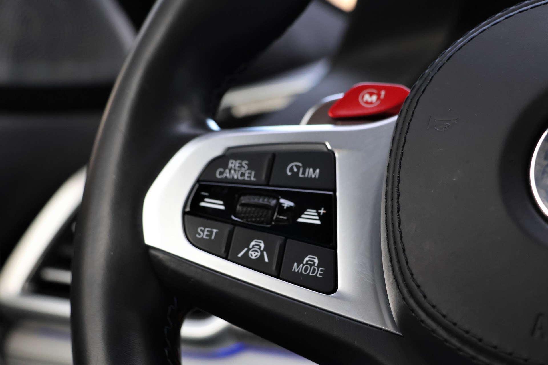 BMW X6M Steptronic M Competition (CH) "Tansanitblau"-image-18
