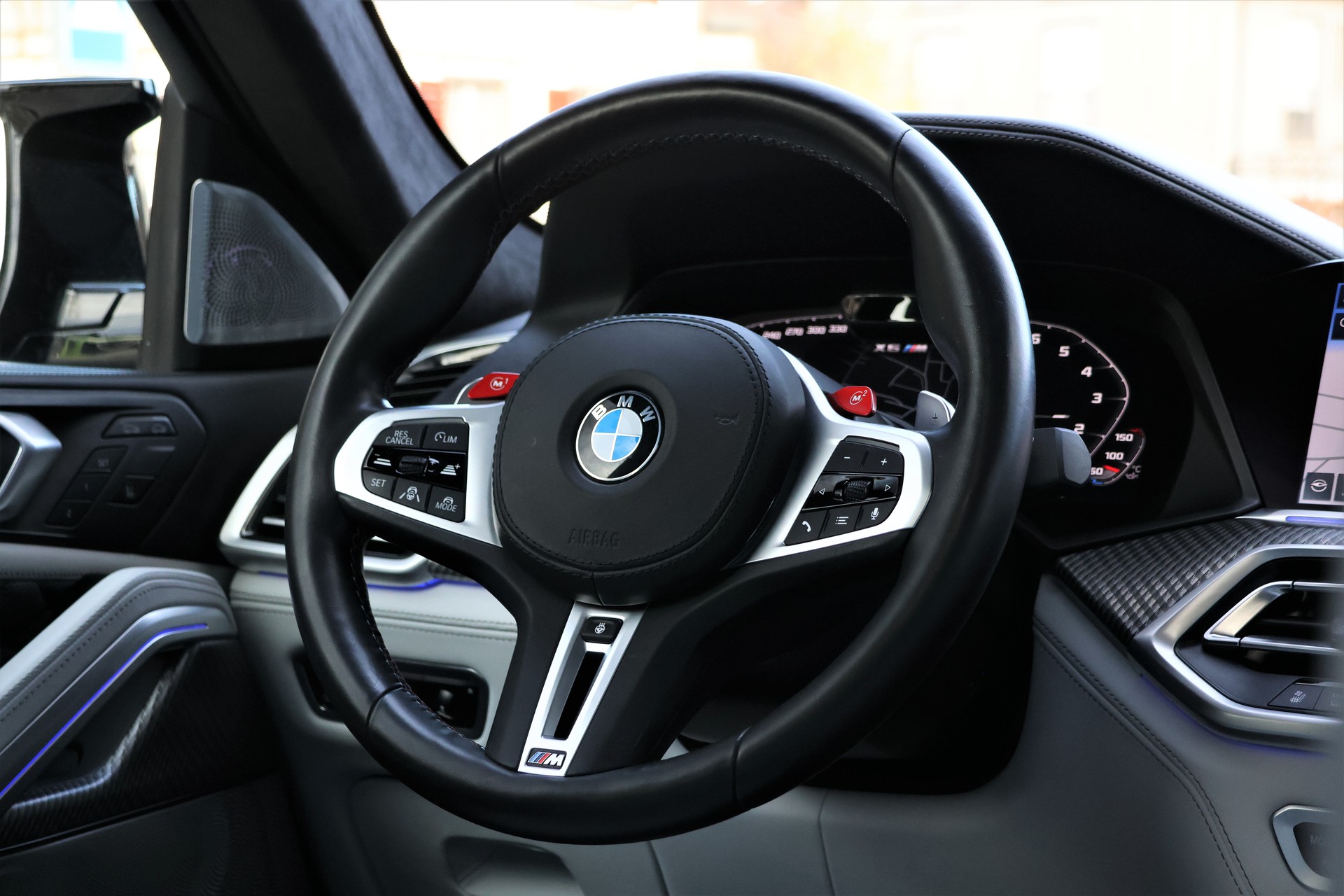 BMW X6M Steptronic M Competition (CH) "Tansanitblau"-image-16