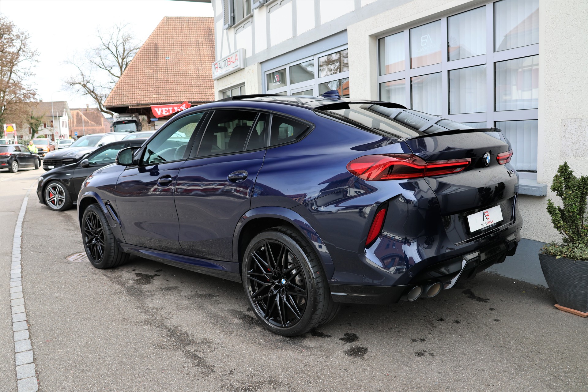 BMW X6M Steptronic M Competition (CH) "Tansanitblau"-image-6