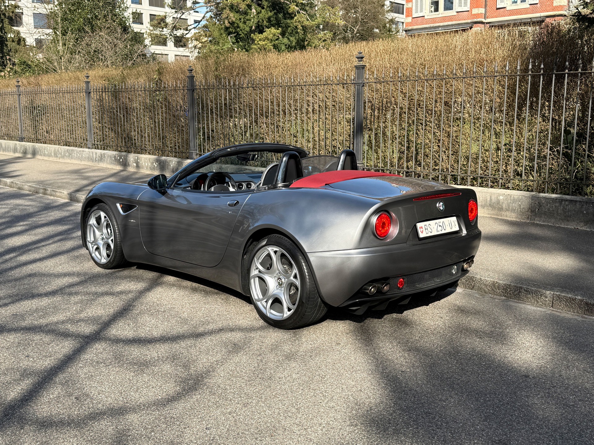 ALFA ROMEO 8C-showroom-element-1