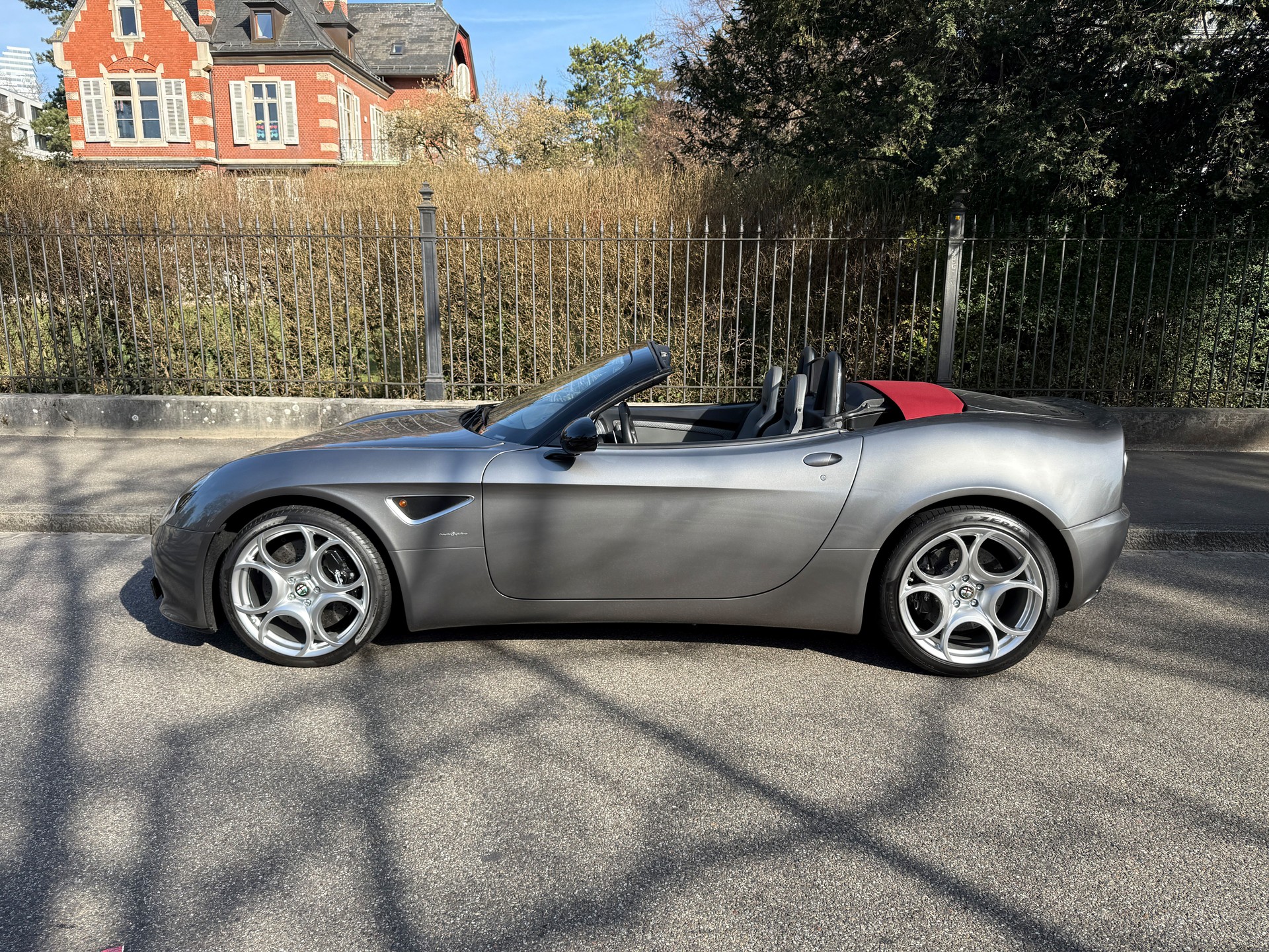 ALFA ROMEO 8C-showroom-element-2