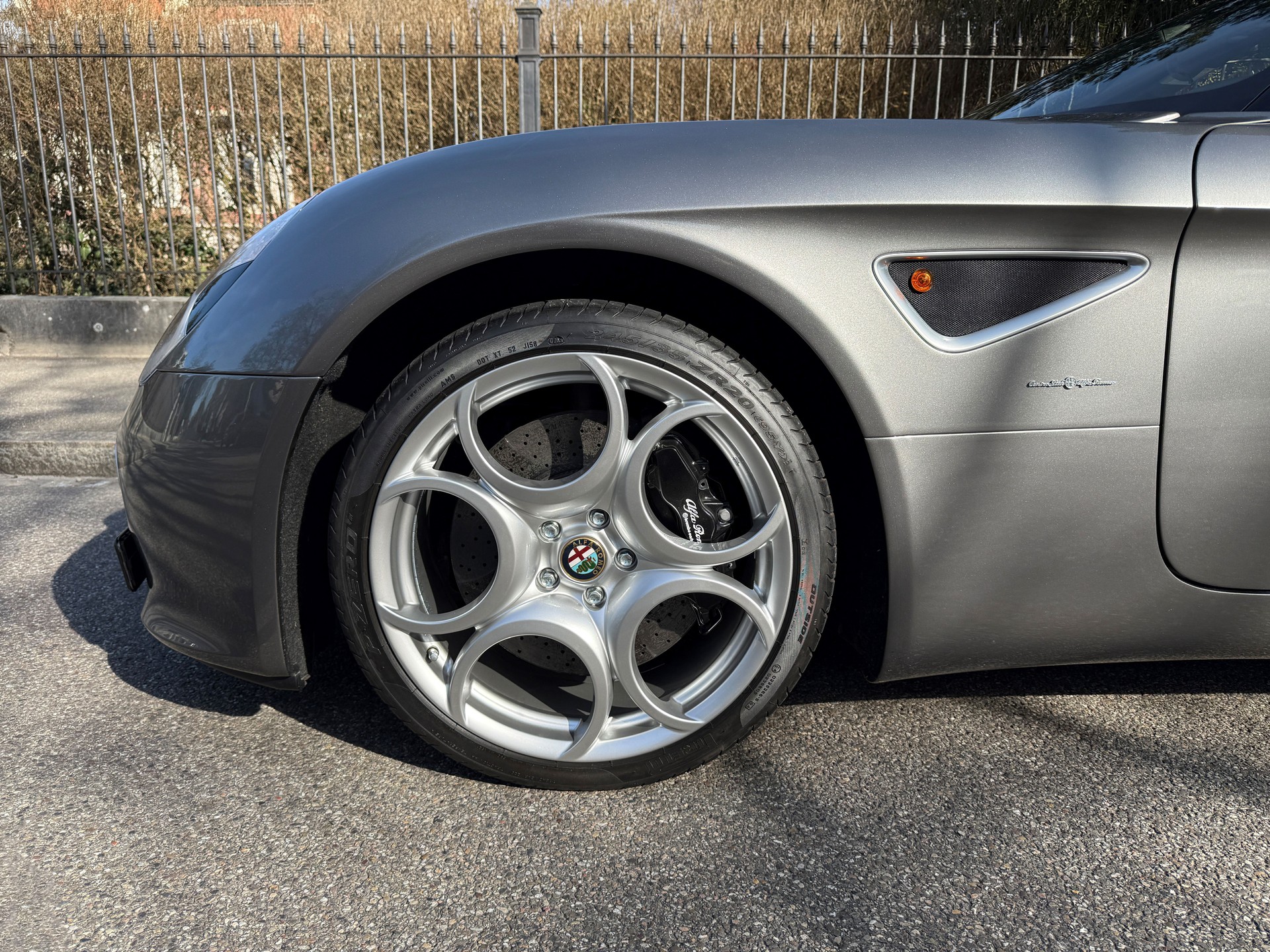 ALFA ROMEO 8C-showroom-element-3