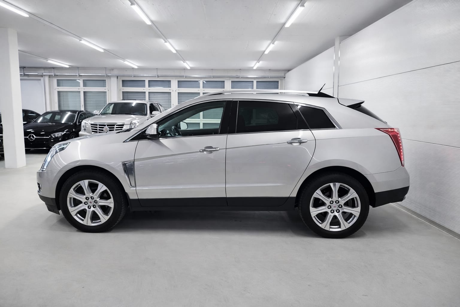 CADILLAC SRX 3.6 V6 Sport Luxury 4WD Automatic *CH-Fahrezug* *Voll Ausstattung*-showroom-element-3