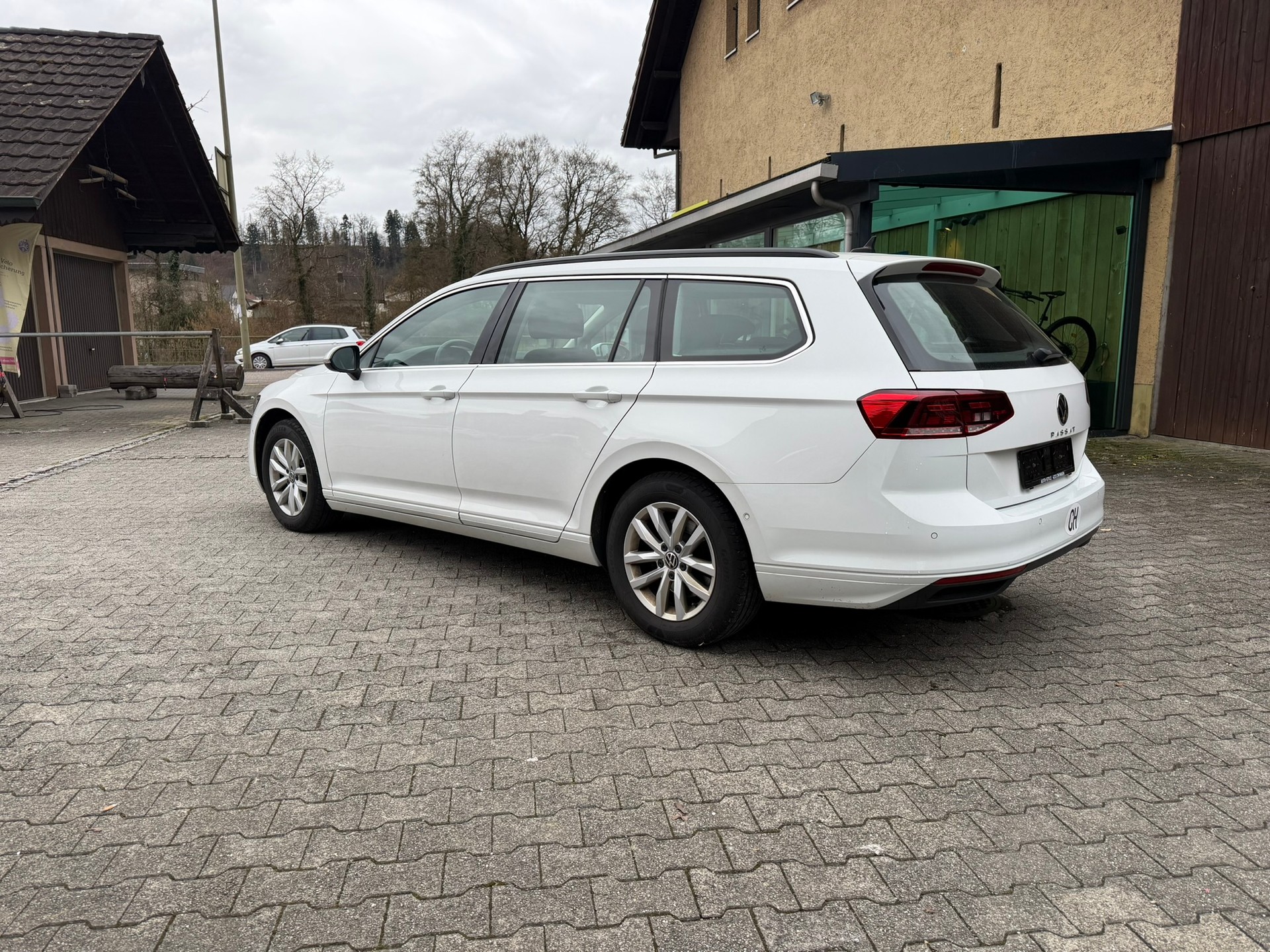 VW Passat Variant 2.0 TDI DSG-image-3