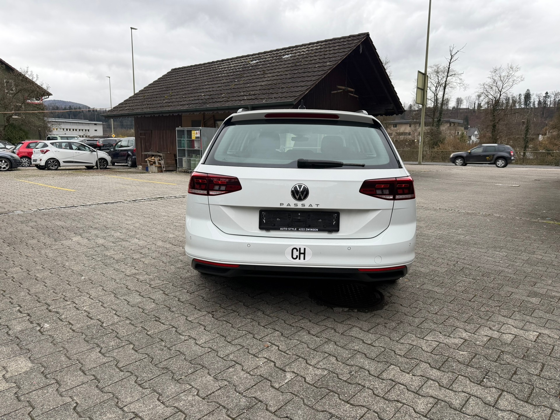 VW Passat Variant 2.0 TDI DSG-image-5