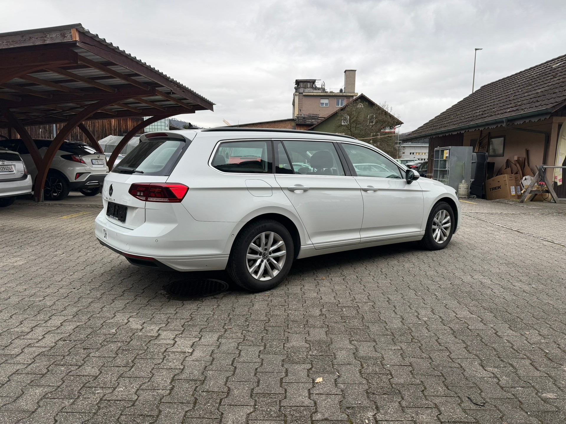 VW Passat Variant 2.0 TDI DSG-image-4