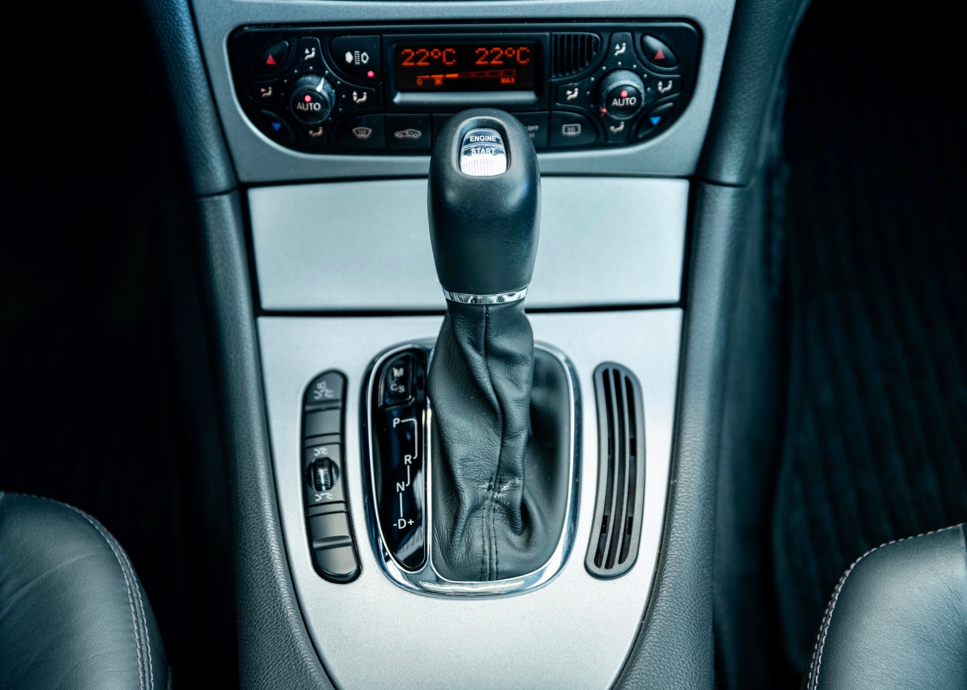 MERCEDES-BENZ CLK 55 AMG Avantgarde (Leasing 0.80%, 1st hand, 100% original, Designo interior, mint condition) - RESERVED !-image-28