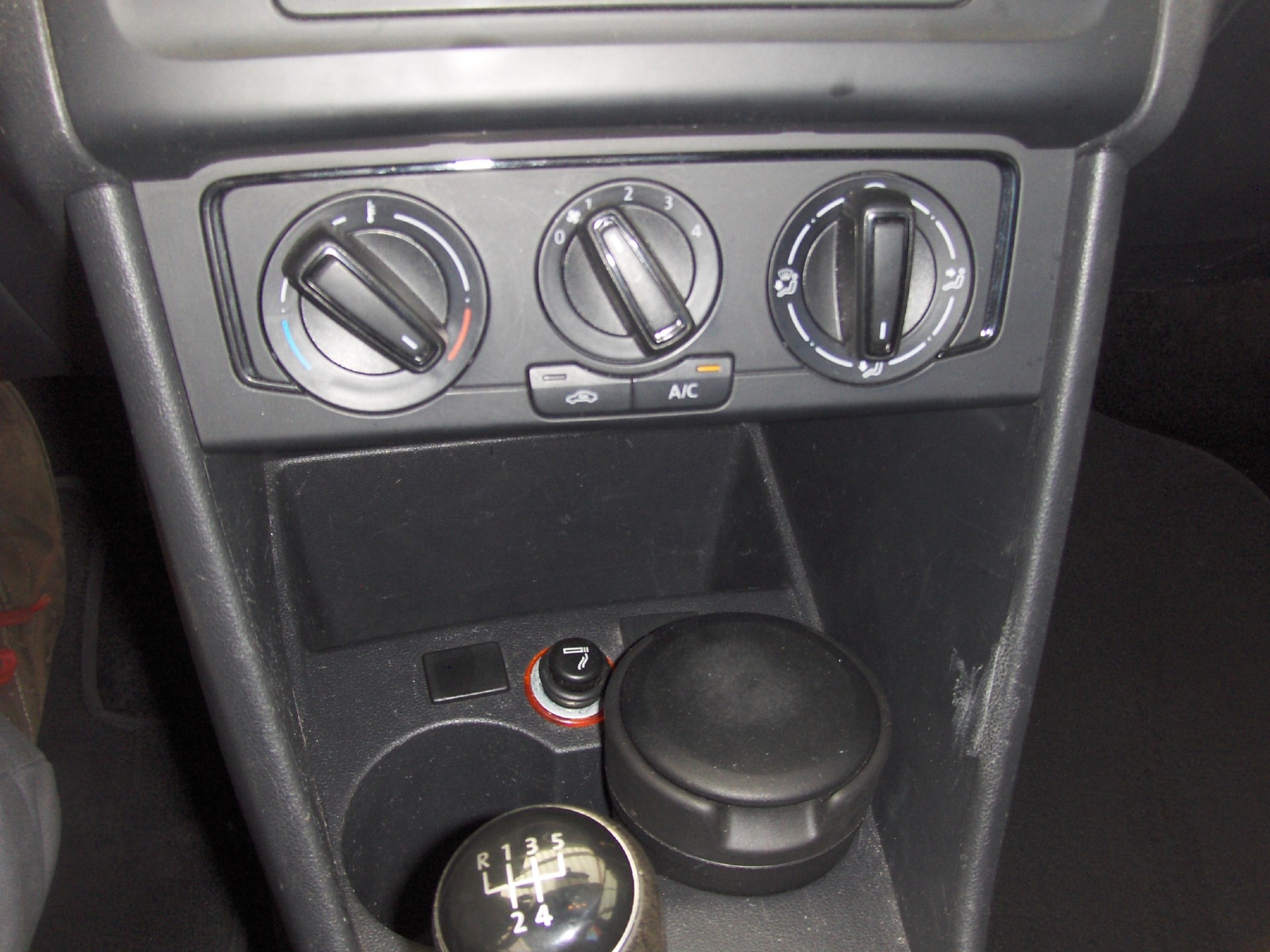 VW Polo 1.2 TSI BMT Trendline-image-9