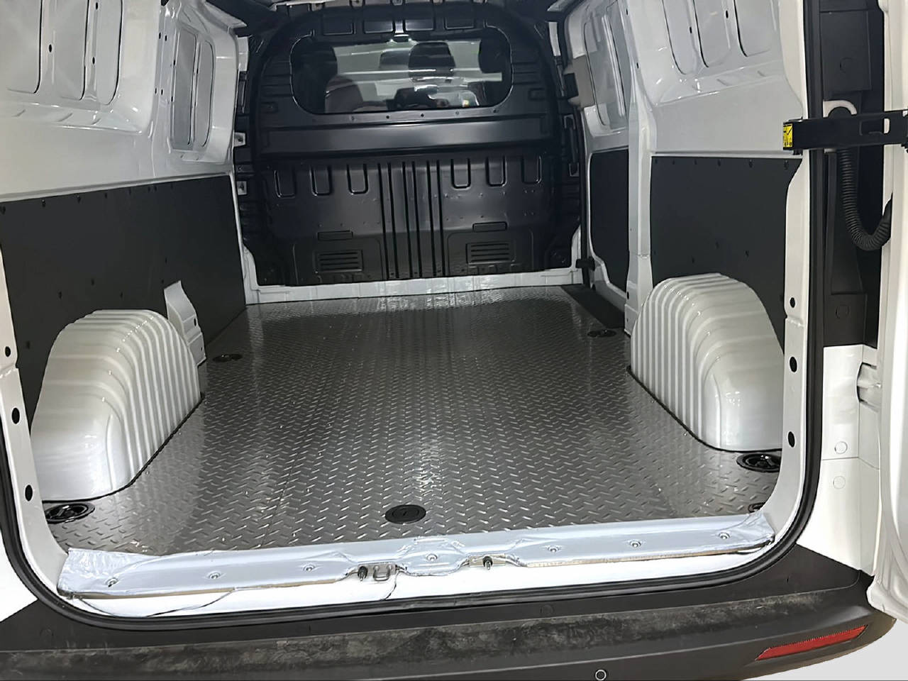 MAXUS Deliver 7 Kaw. L2H1 2.0 TD Base-image-11