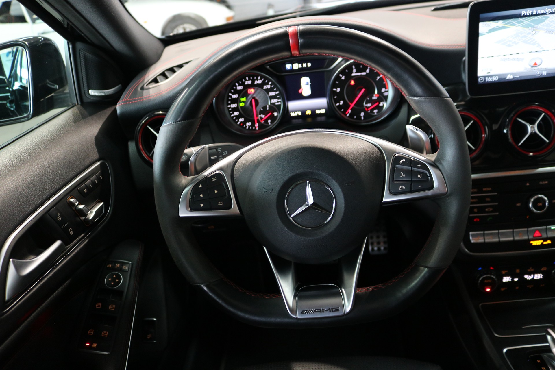 MERCEDES-BENZ GLA 45 AMG Night Edition 4Matic 7G-DCT-image-40