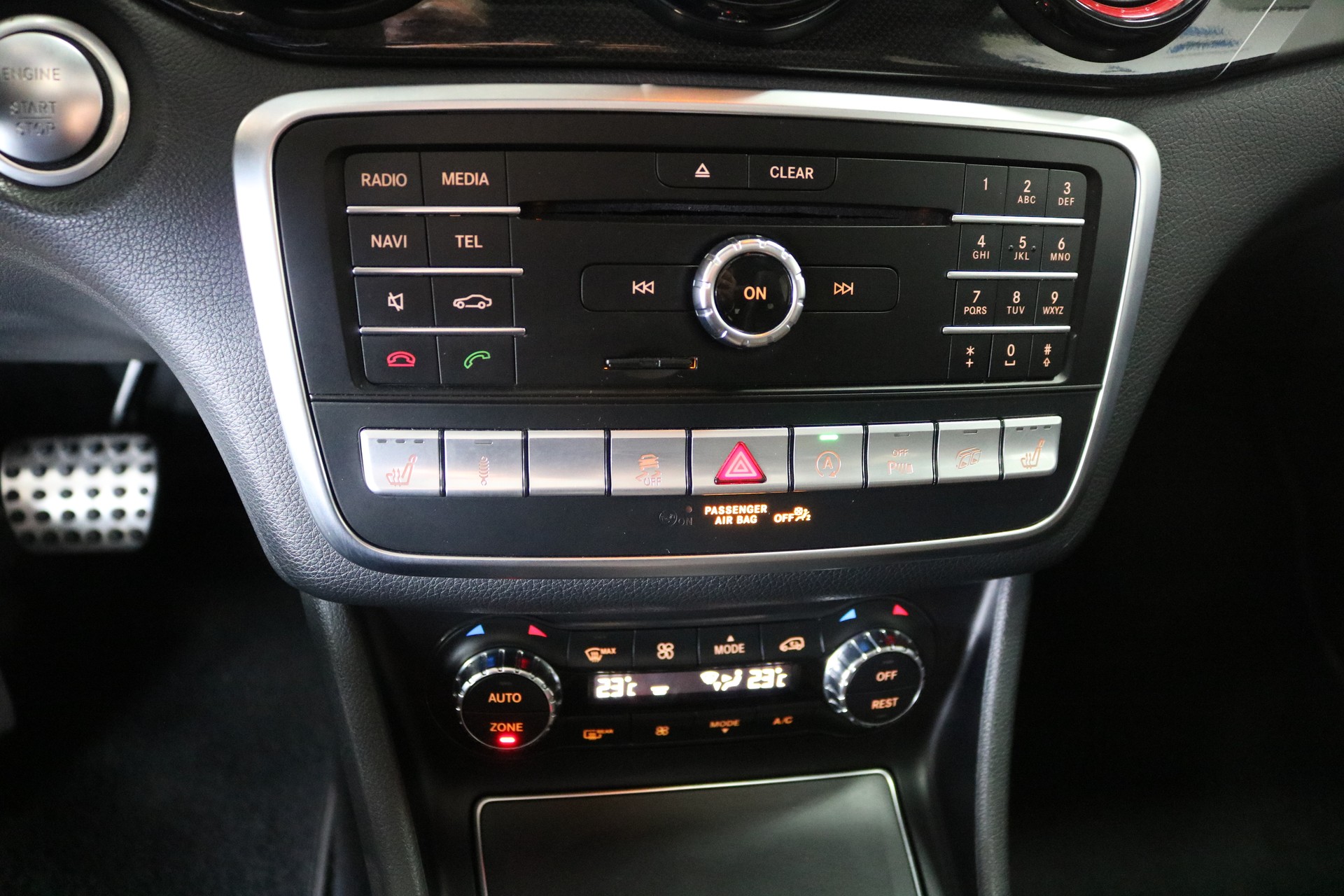 MERCEDES-BENZ GLA 45 AMG Night Edition 4Matic 7G-DCT-image-38