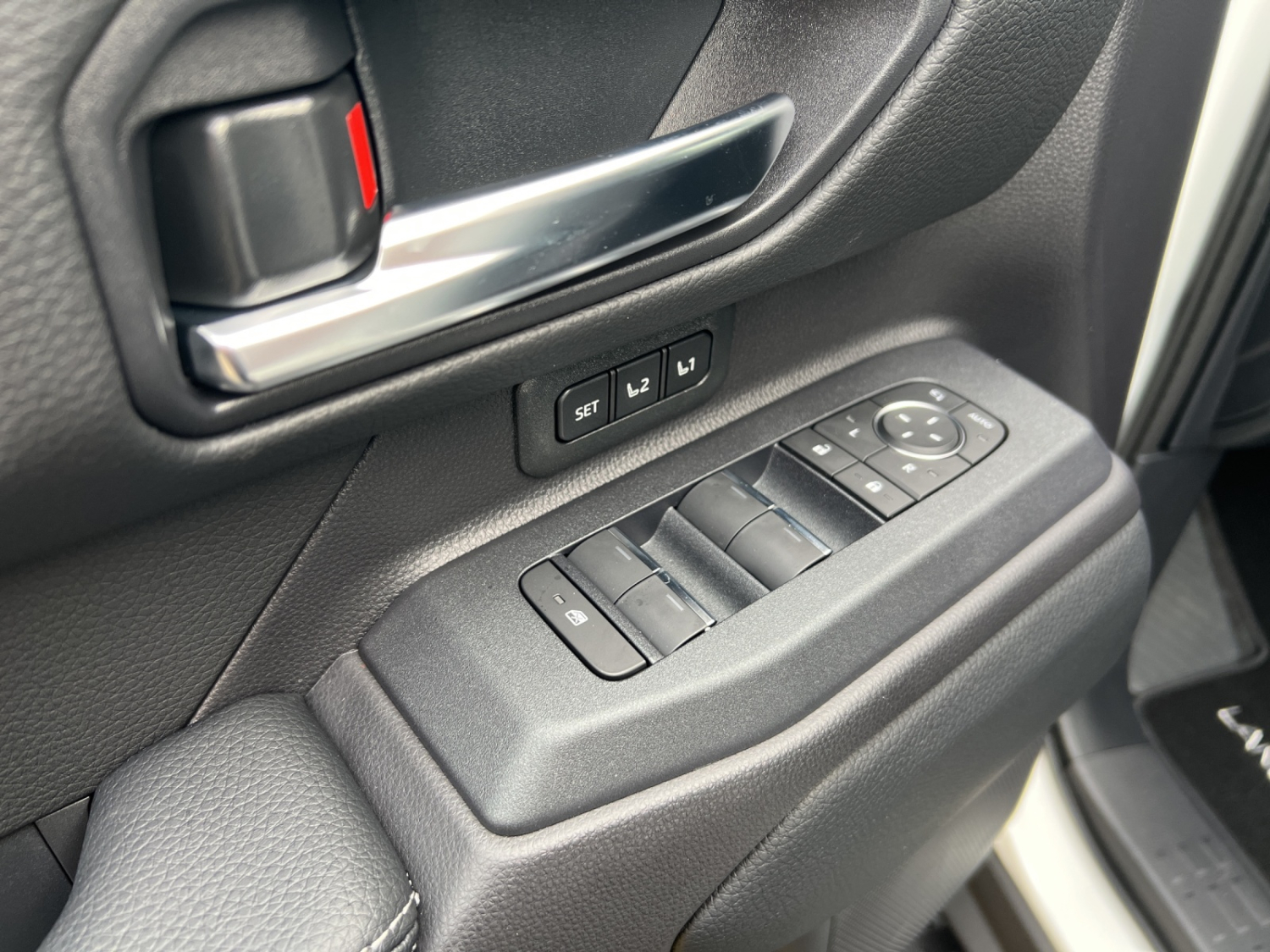 TOYOTA Land Cruiser 2.8 D 48V Invincible-image-15