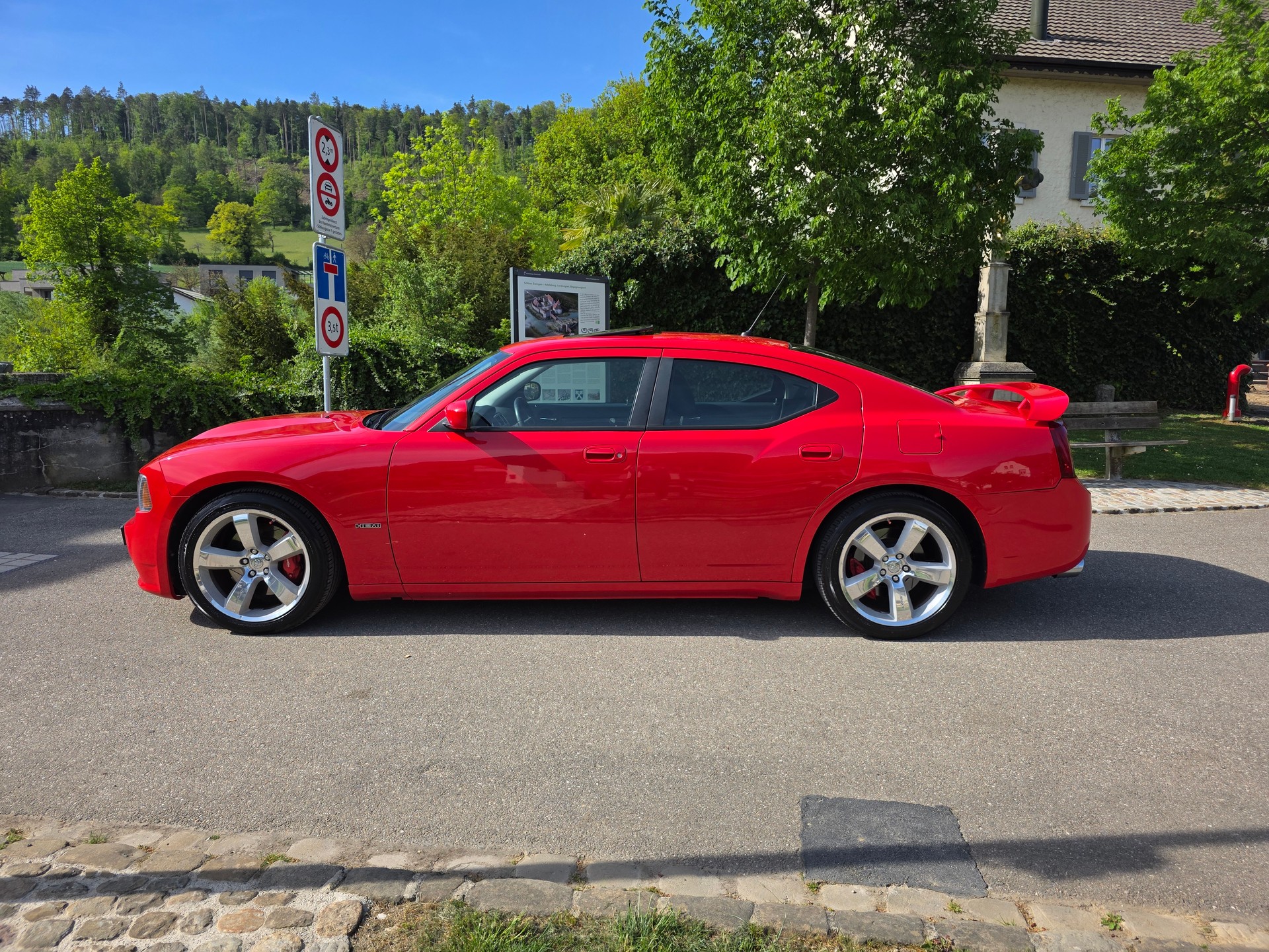 DODGE Charger SRT8-image-8