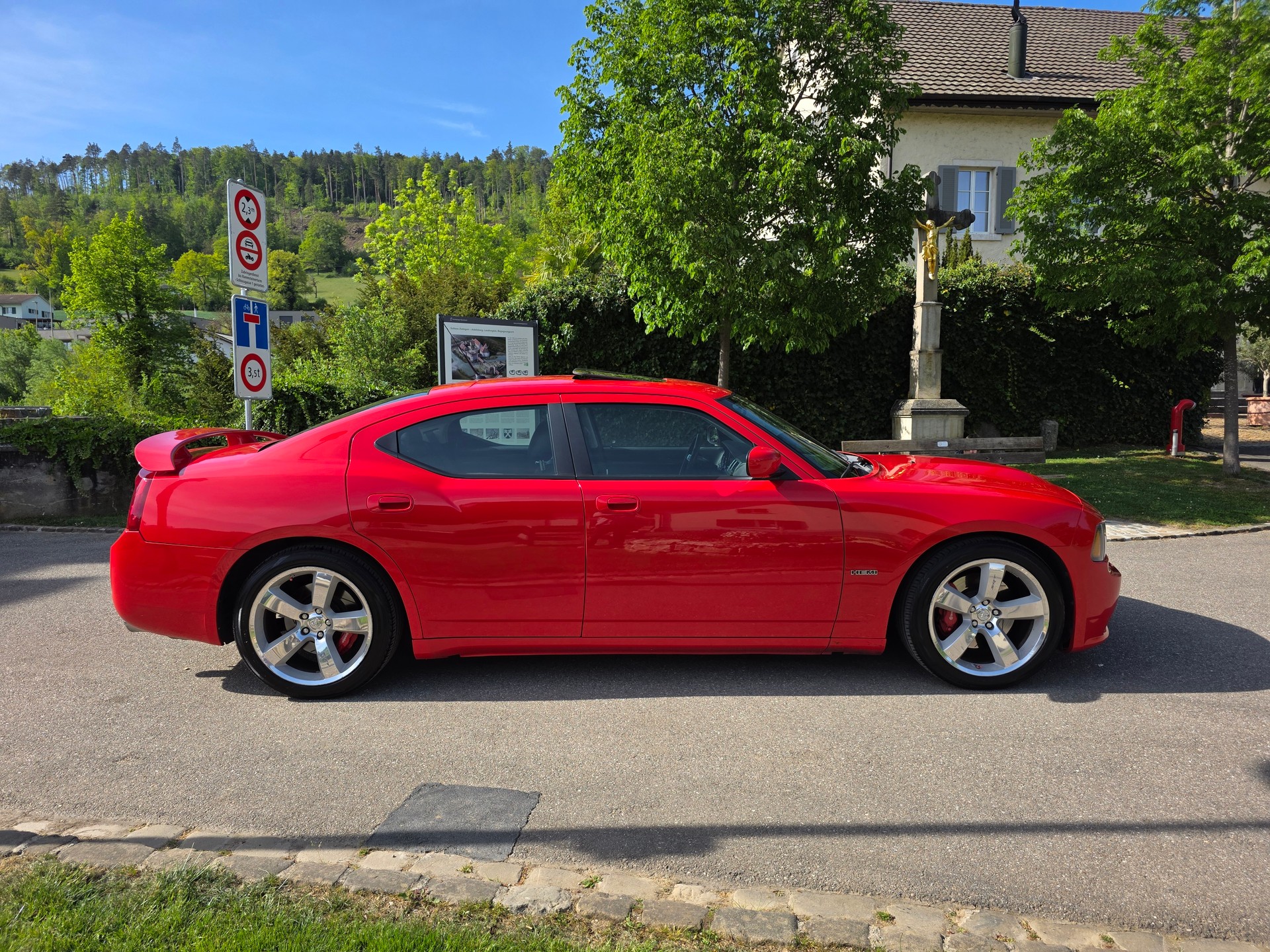 DODGE Charger SRT8-image-4