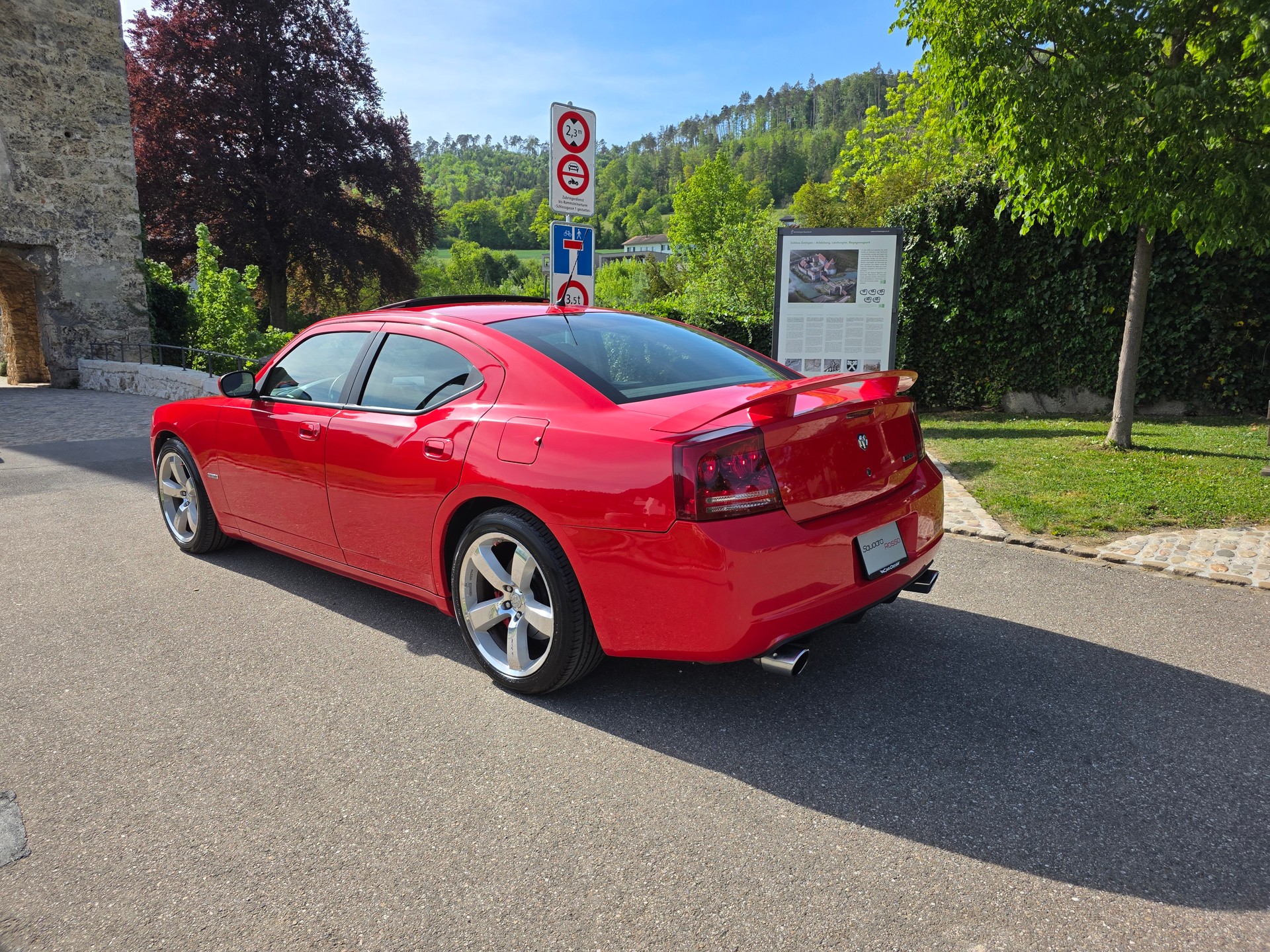 DODGE Charger SRT8-image-7