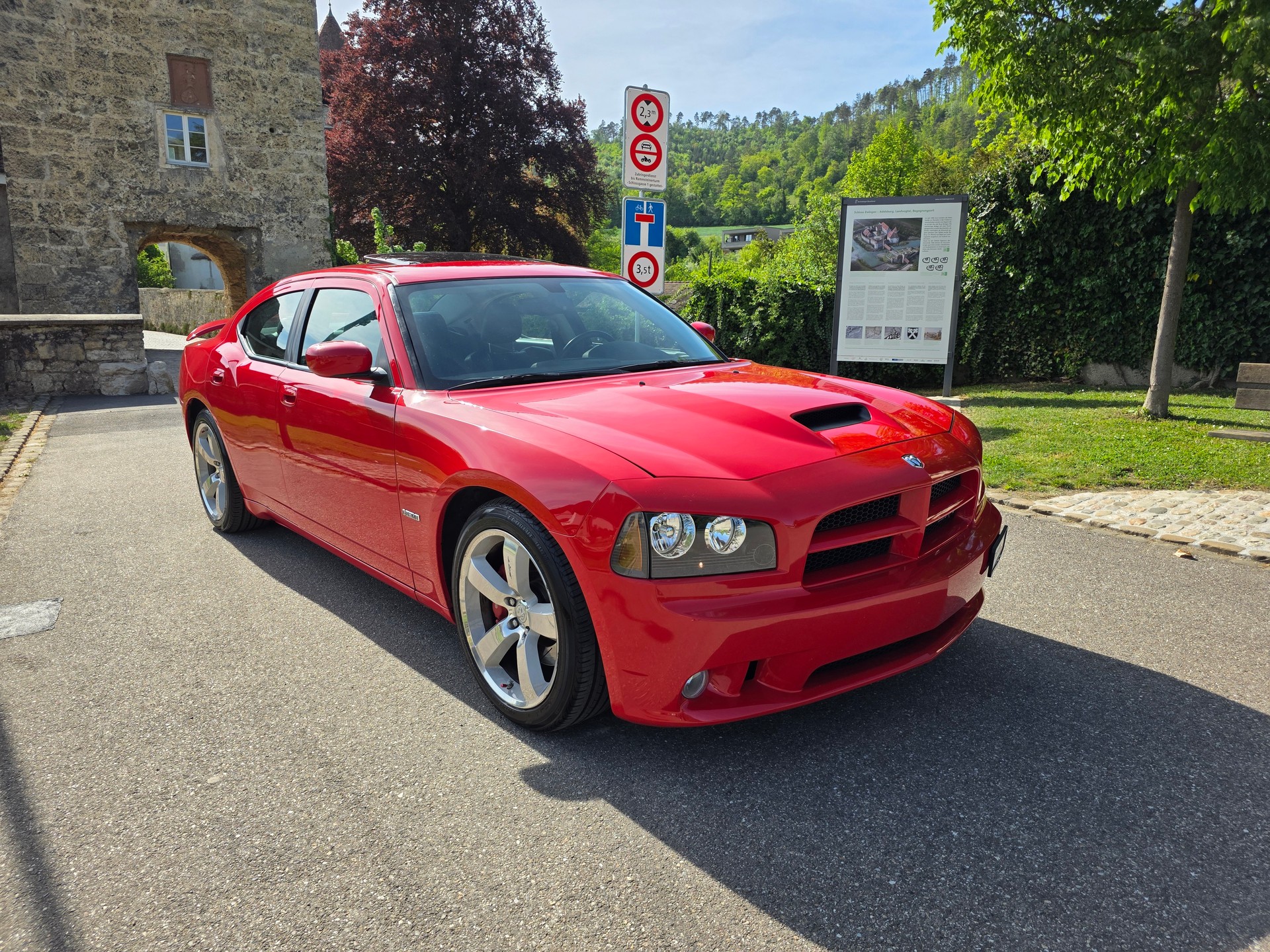 DODGE Charger SRT8-image-3