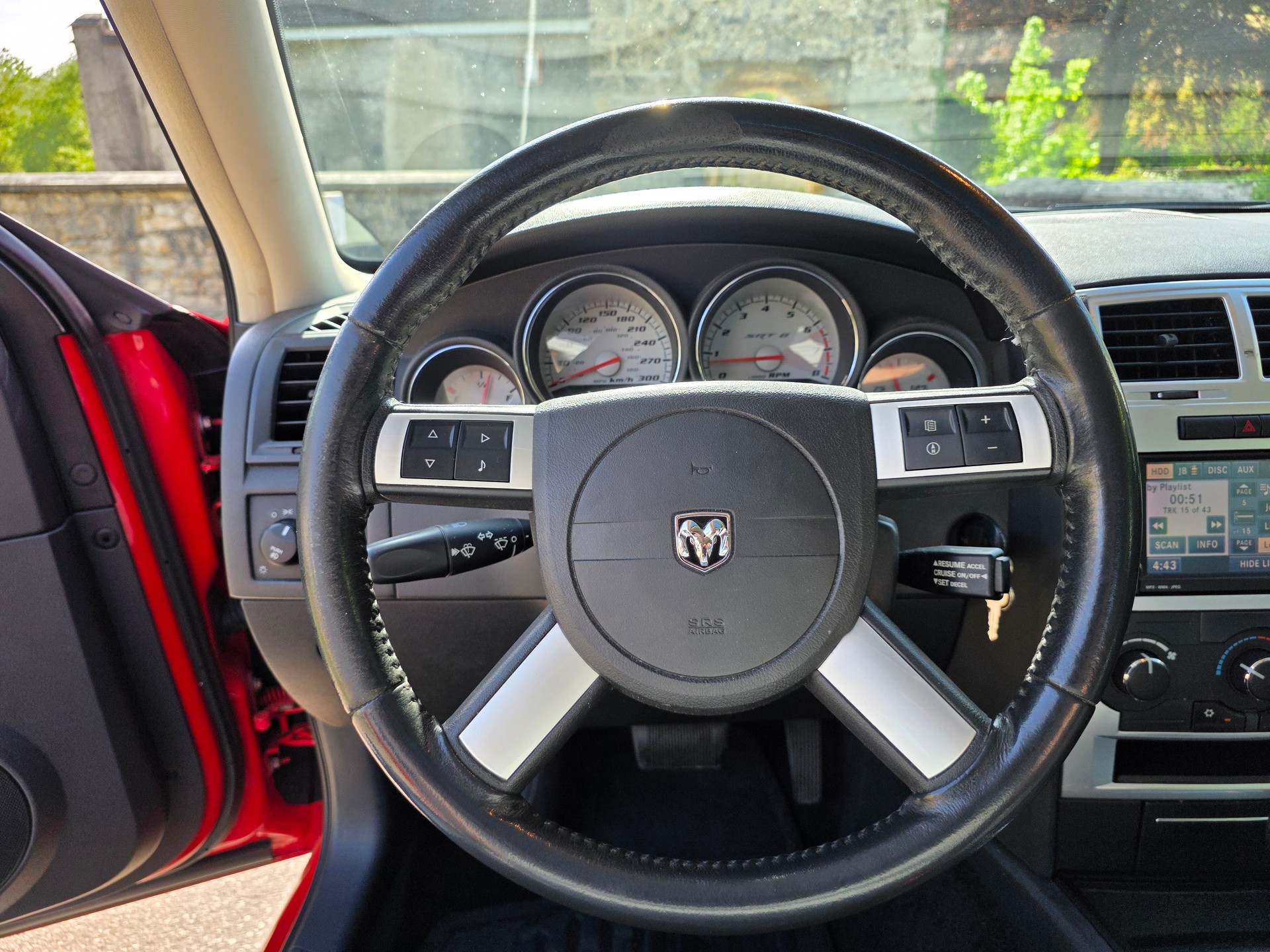 DODGE Charger SRT8-image-11